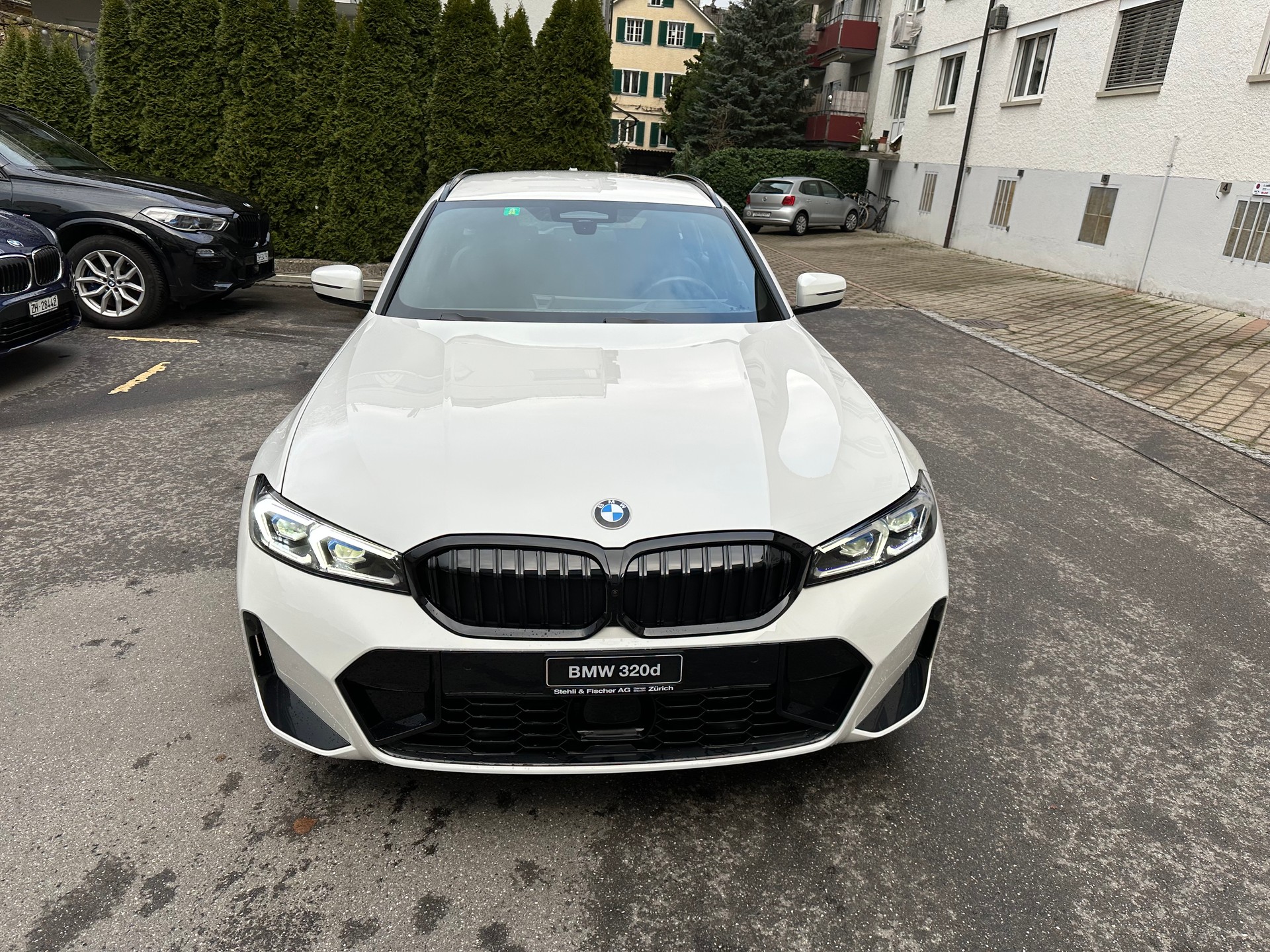 BMW 320d xDrive 48V Touring Steptronic M Sport-showroom-element-3