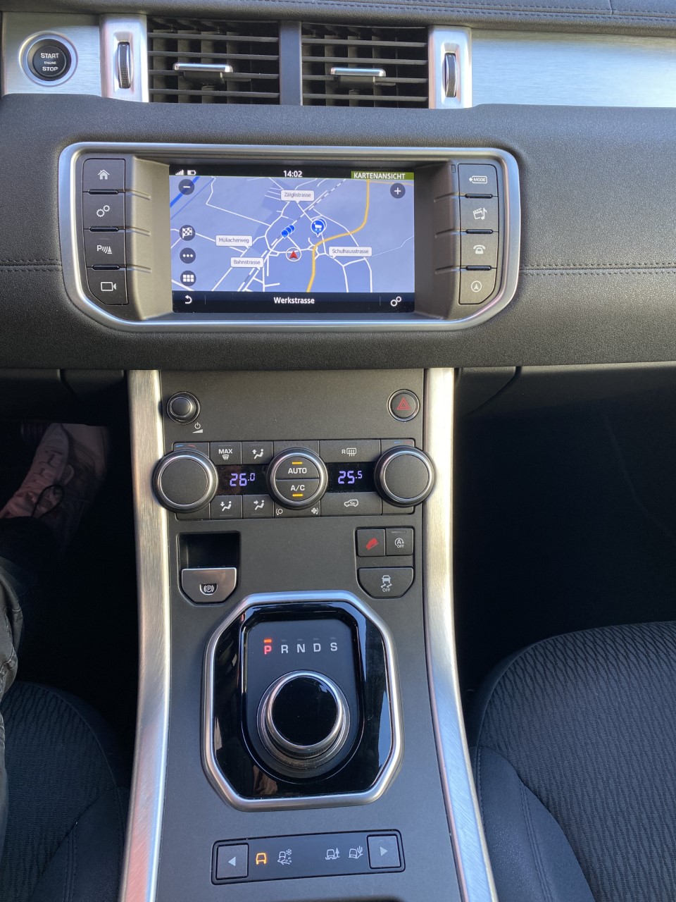 LAND ROVER Range Rover Evoque 2.0 TD4 SE Advantage AT9-image-12