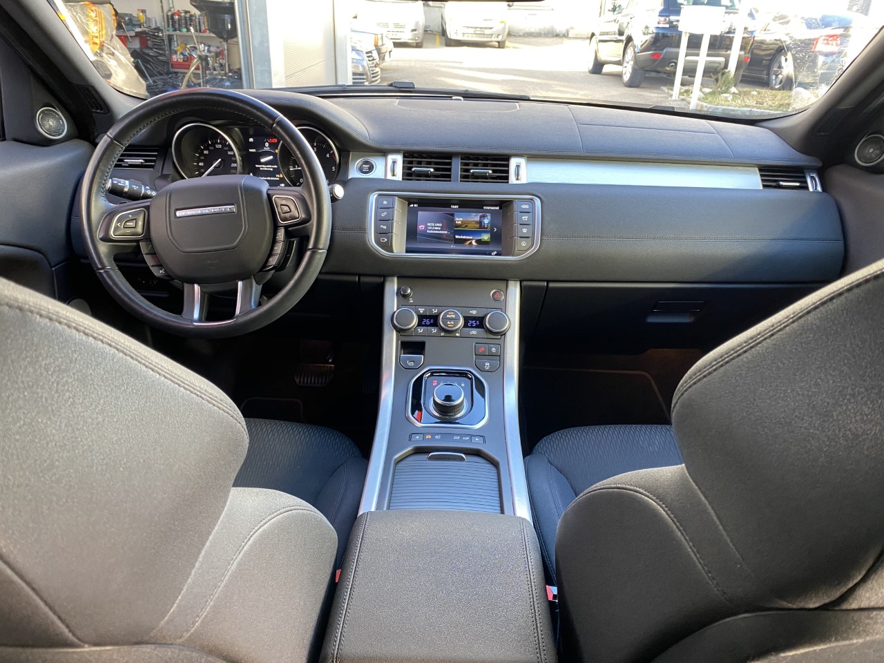LAND ROVER Range Rover Evoque 2.0 TD4 SE Advantage AT9-image-8