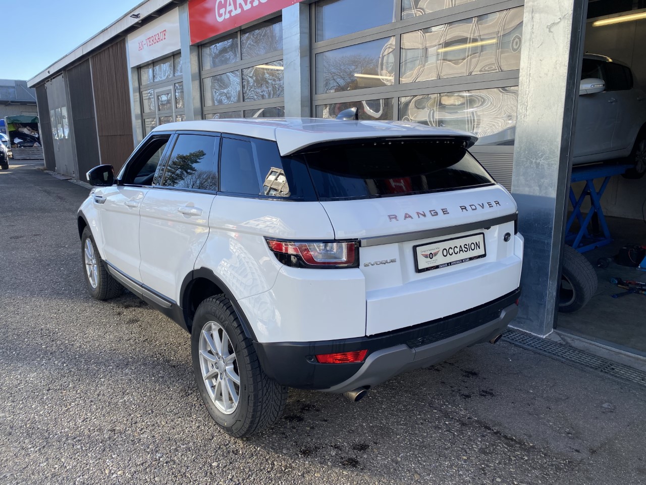 LAND ROVER Range Rover Evoque 2.0 TD4 SE Advantage AT9-image-6