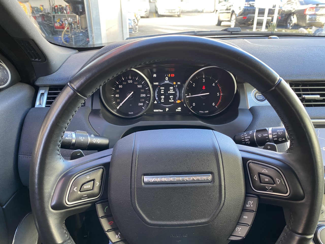 LAND ROVER Range Rover Evoque 2.0 TD4 SE Advantage AT9-image-13