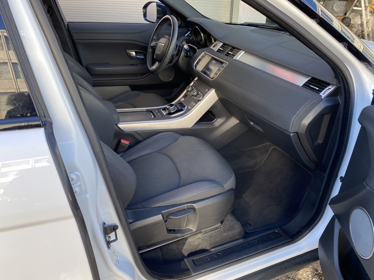 LAND ROVER Range Rover Evoque 2.0 TD4 SE Advantage AT9-image-10
