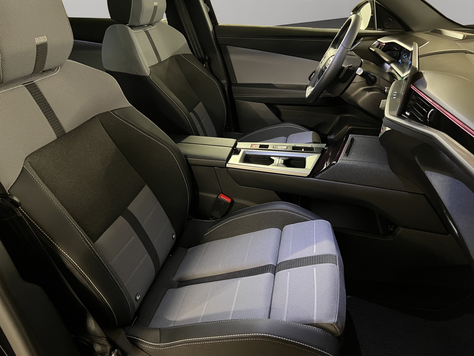 OPEL Grandland Electric GS-image-13