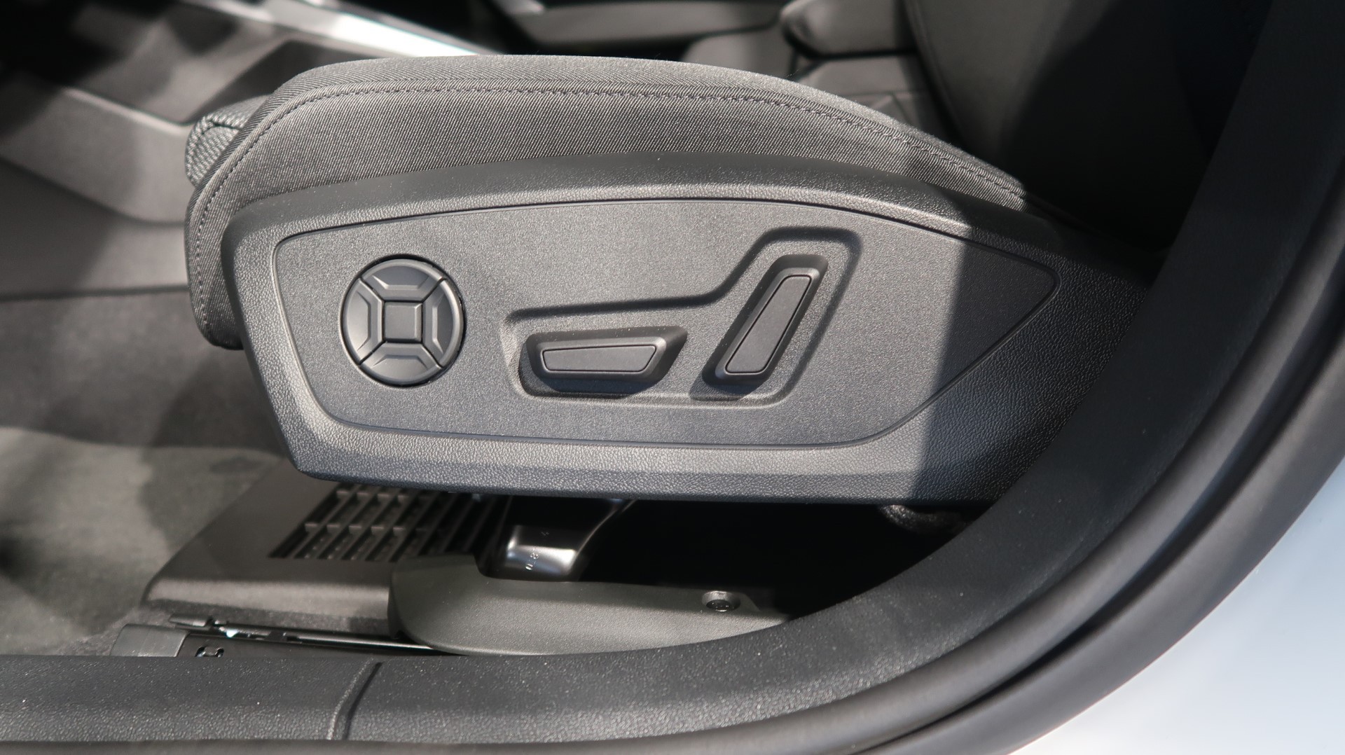 AUDI A3 allstreet 35 TFSI Attraction S-tronic-image-8
