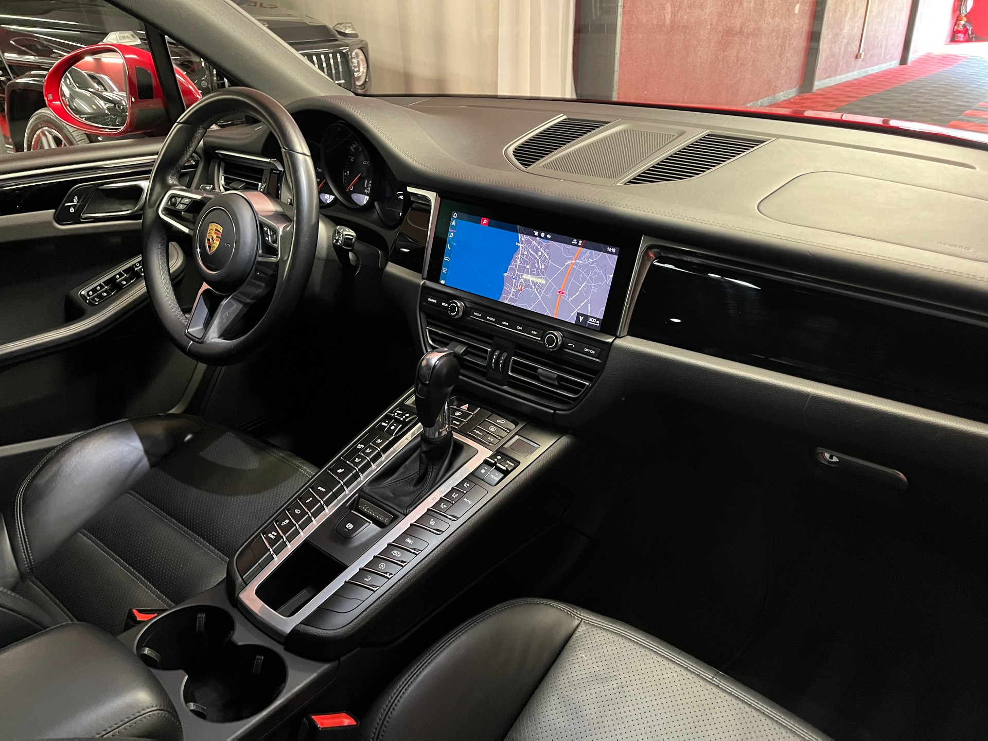PORSCHE Macan GTS PDK-image-13