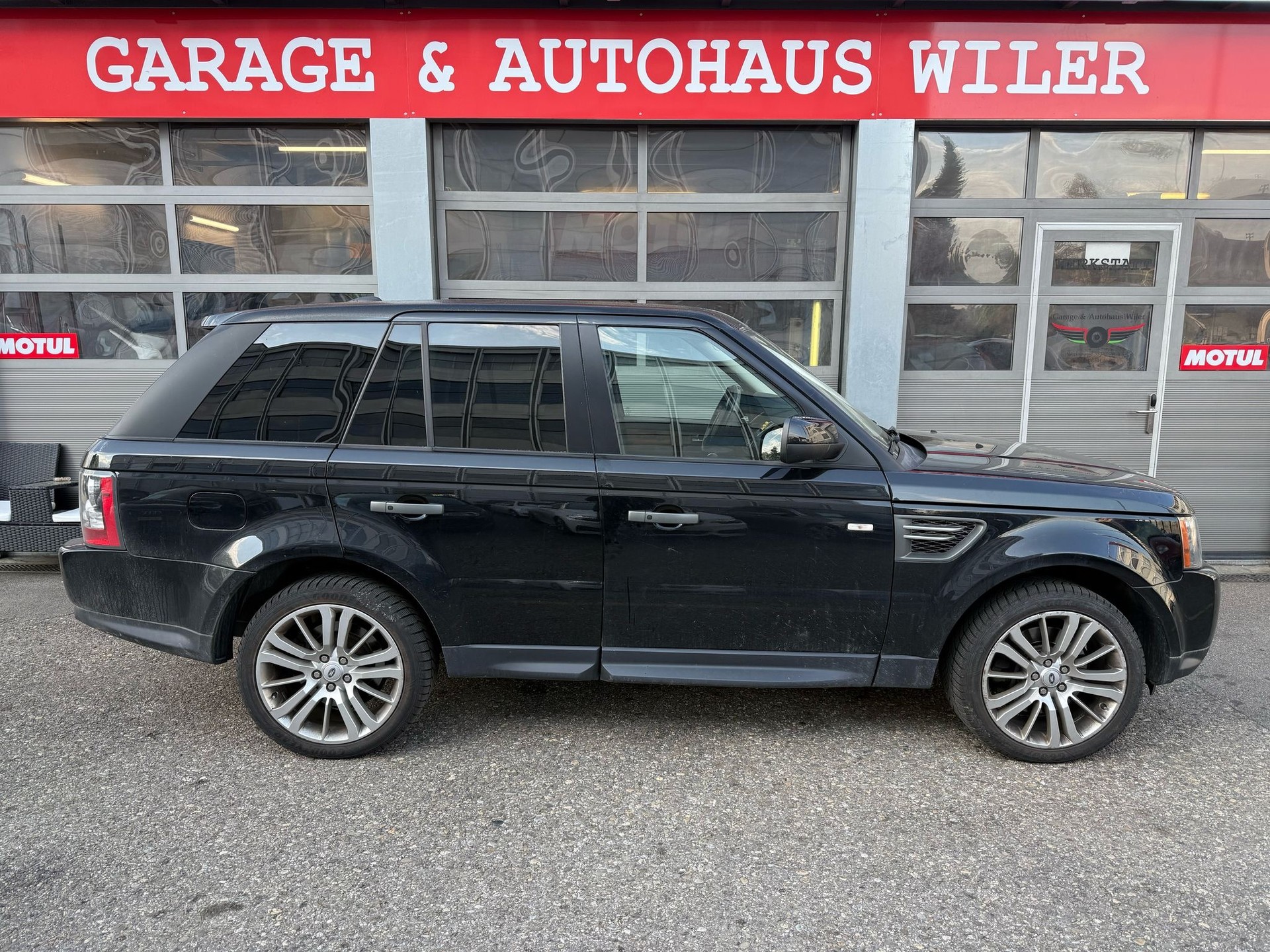 LAND ROVER Range Rover Sport 3.0 TDV6 SE Automatic-image-3