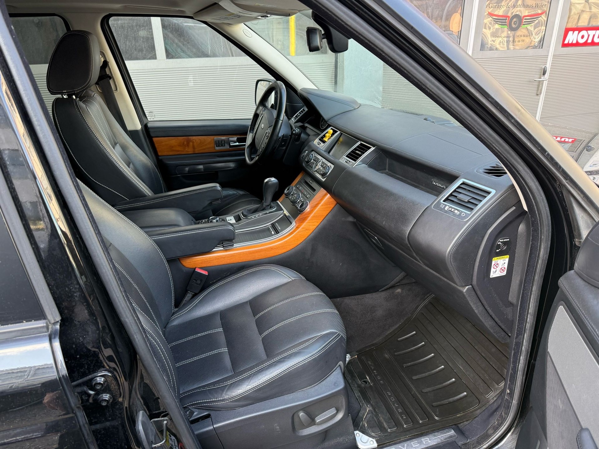 LAND ROVER Range Rover Sport 3.0 TDV6 SE Automatic-image-10