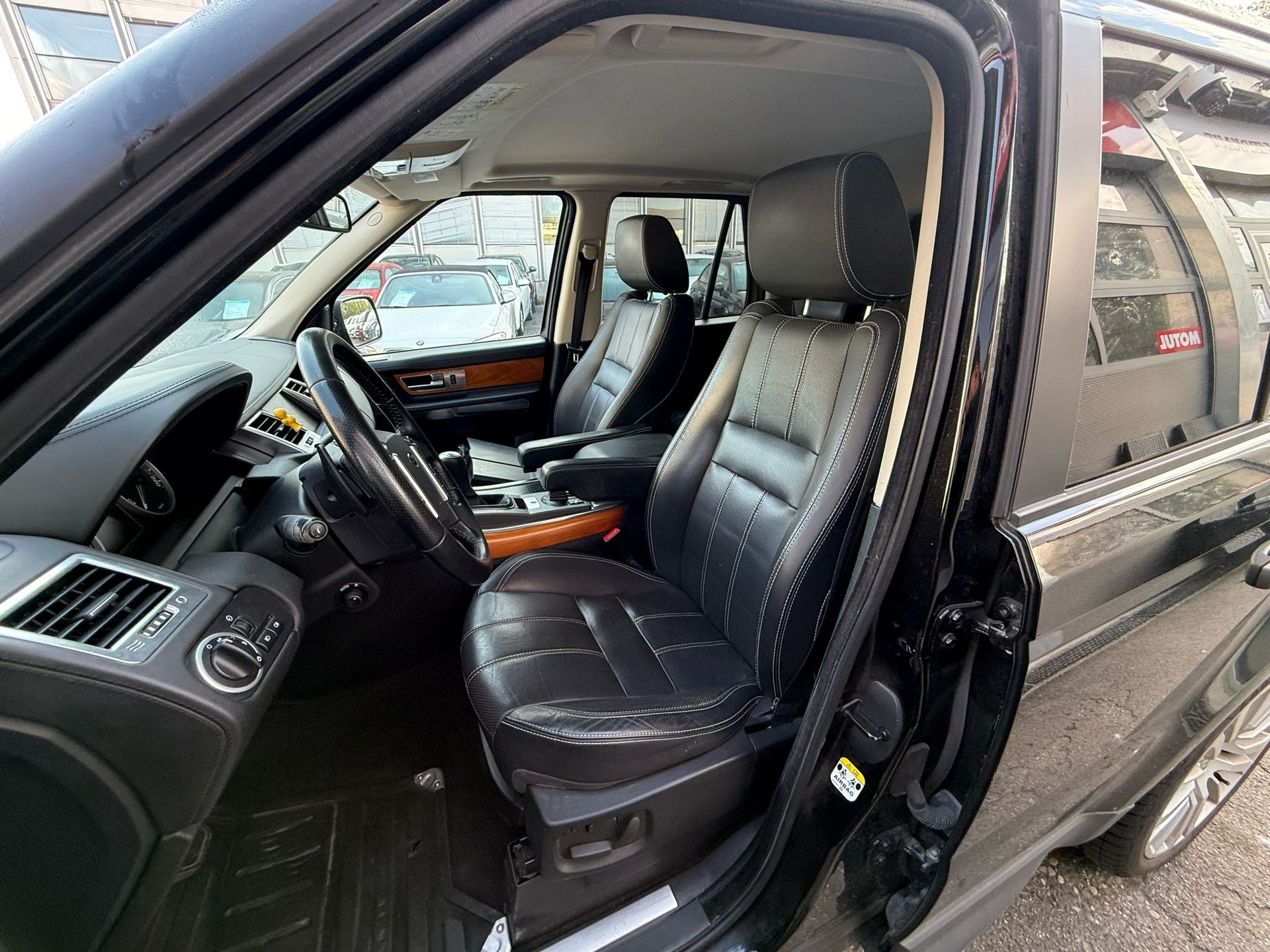 LAND ROVER Range Rover Sport 3.0 TDV6 SE Automatic-image-9