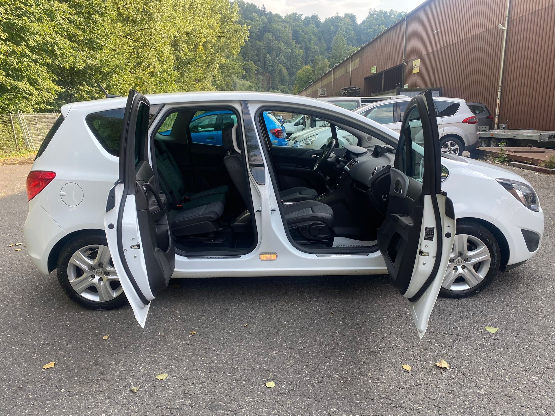 OPEL Meriva 1.7 CDTi Enjoy Automatic-image-3