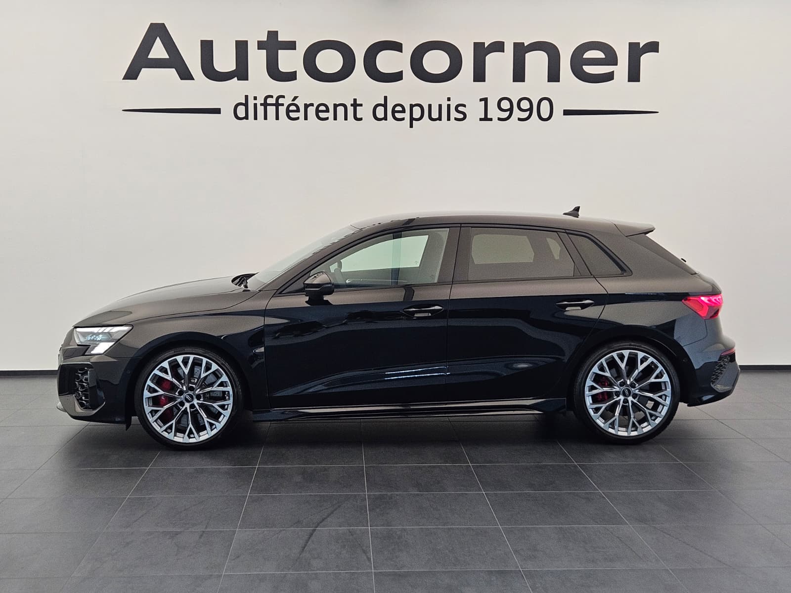 AUDI RS3 Sportback 2.5 TSI quattro S-tronic-image-5