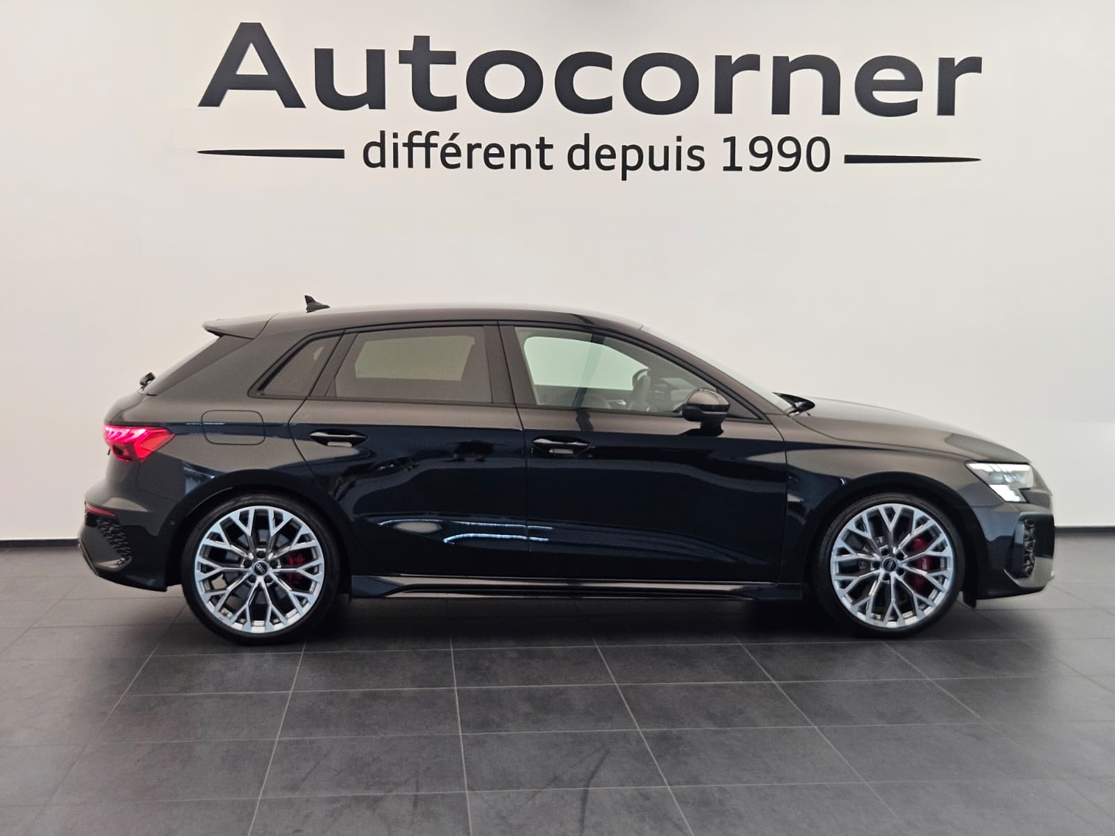 AUDI RS3 Sportback 2.5 TSI quattro S-tronic-image-4