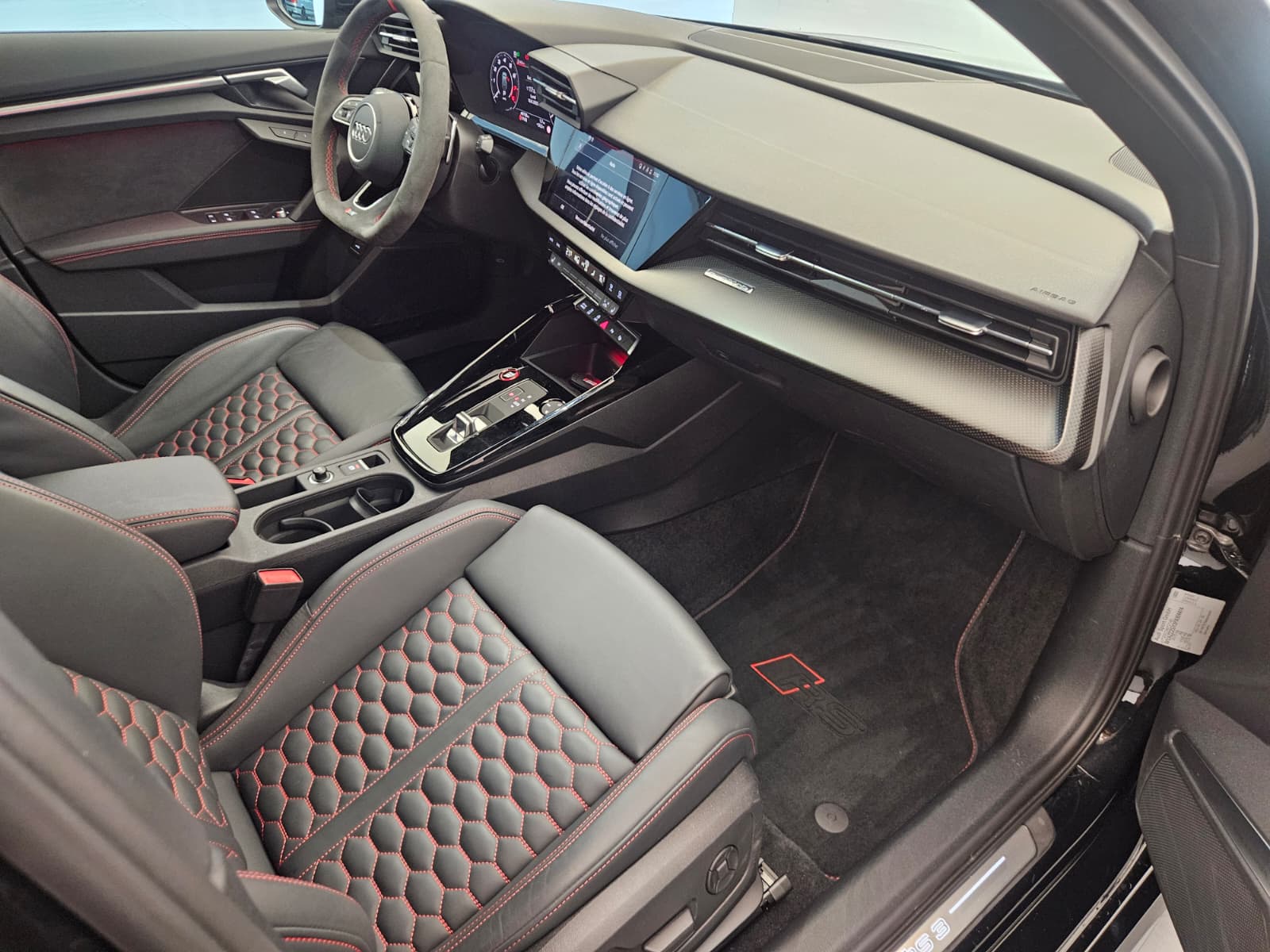 AUDI RS3 Sportback 2.5 TSI quattro S-tronic-image-11
