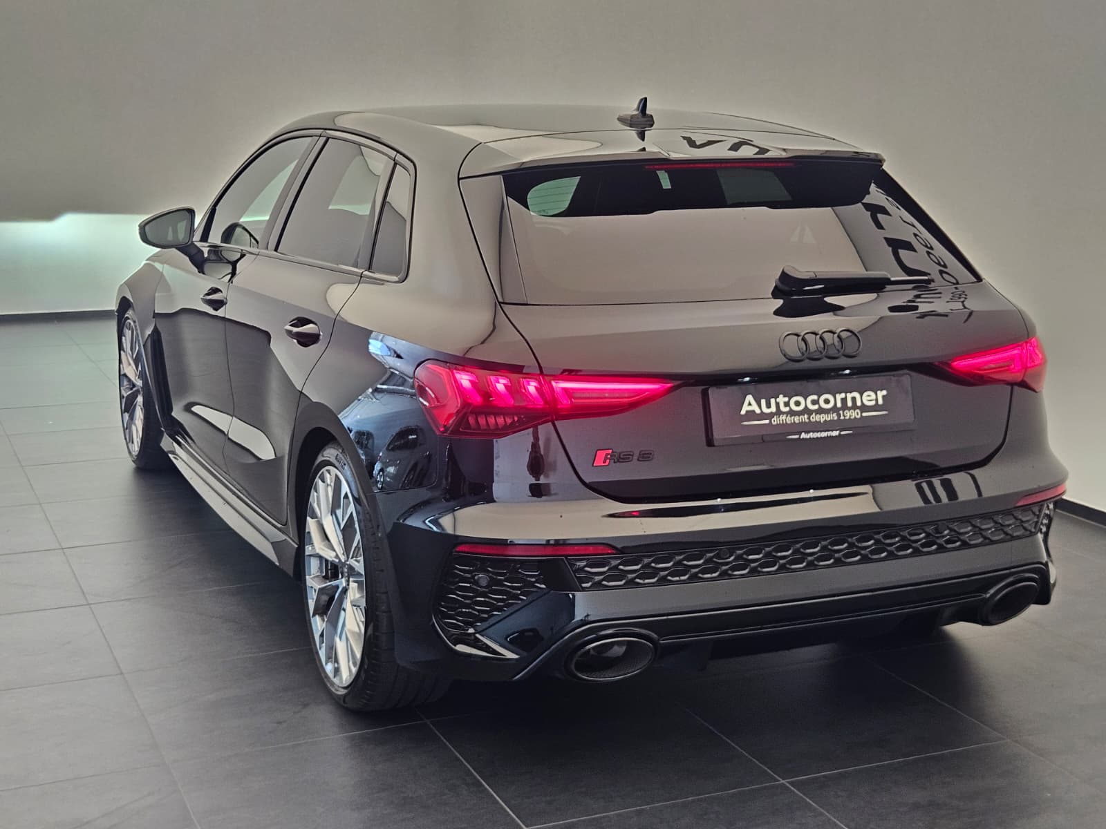 AUDI RS3 Sportback 2.5 TSI quattro S-tronic-image-8