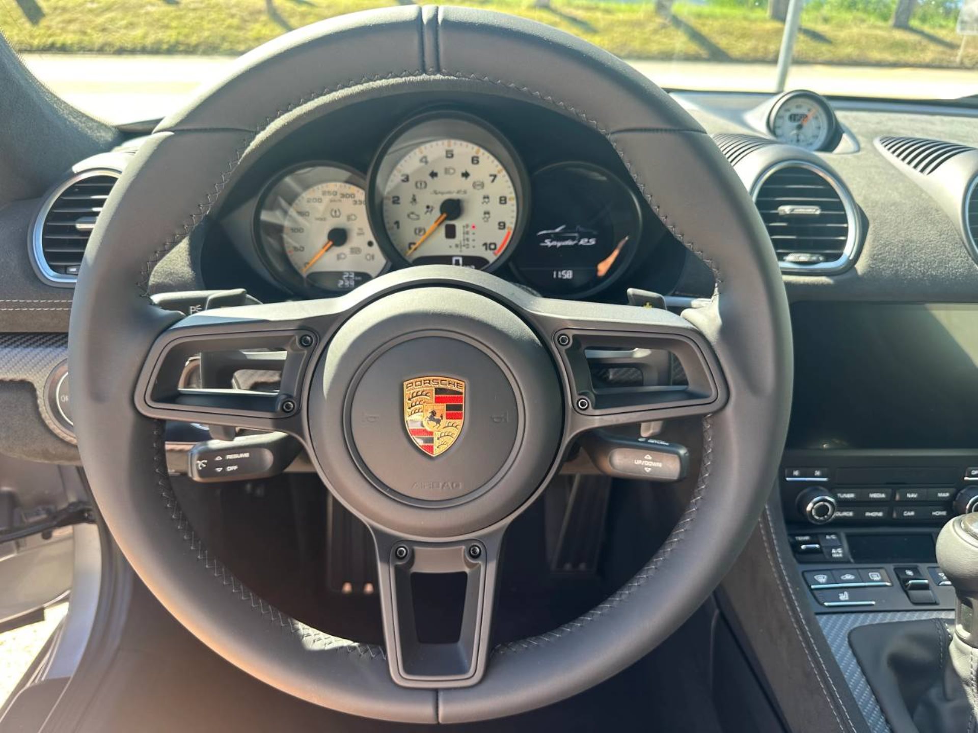 PORSCHE 718 Spyder RS (MY24)-image-17