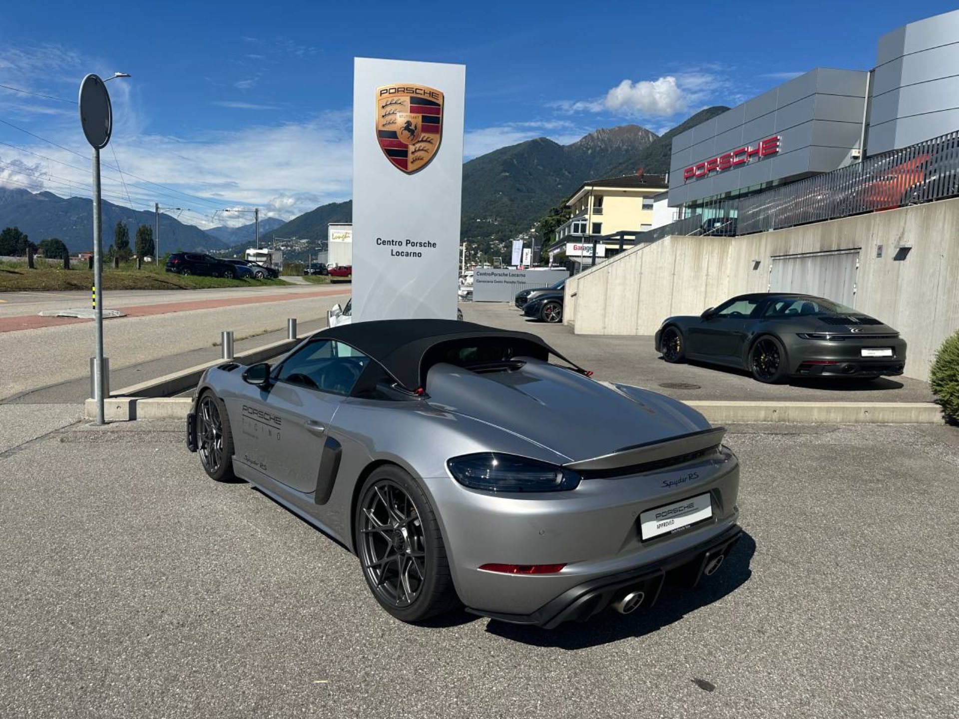 PORSCHE 718 Spyder RS (MY24)-showroom-element-2