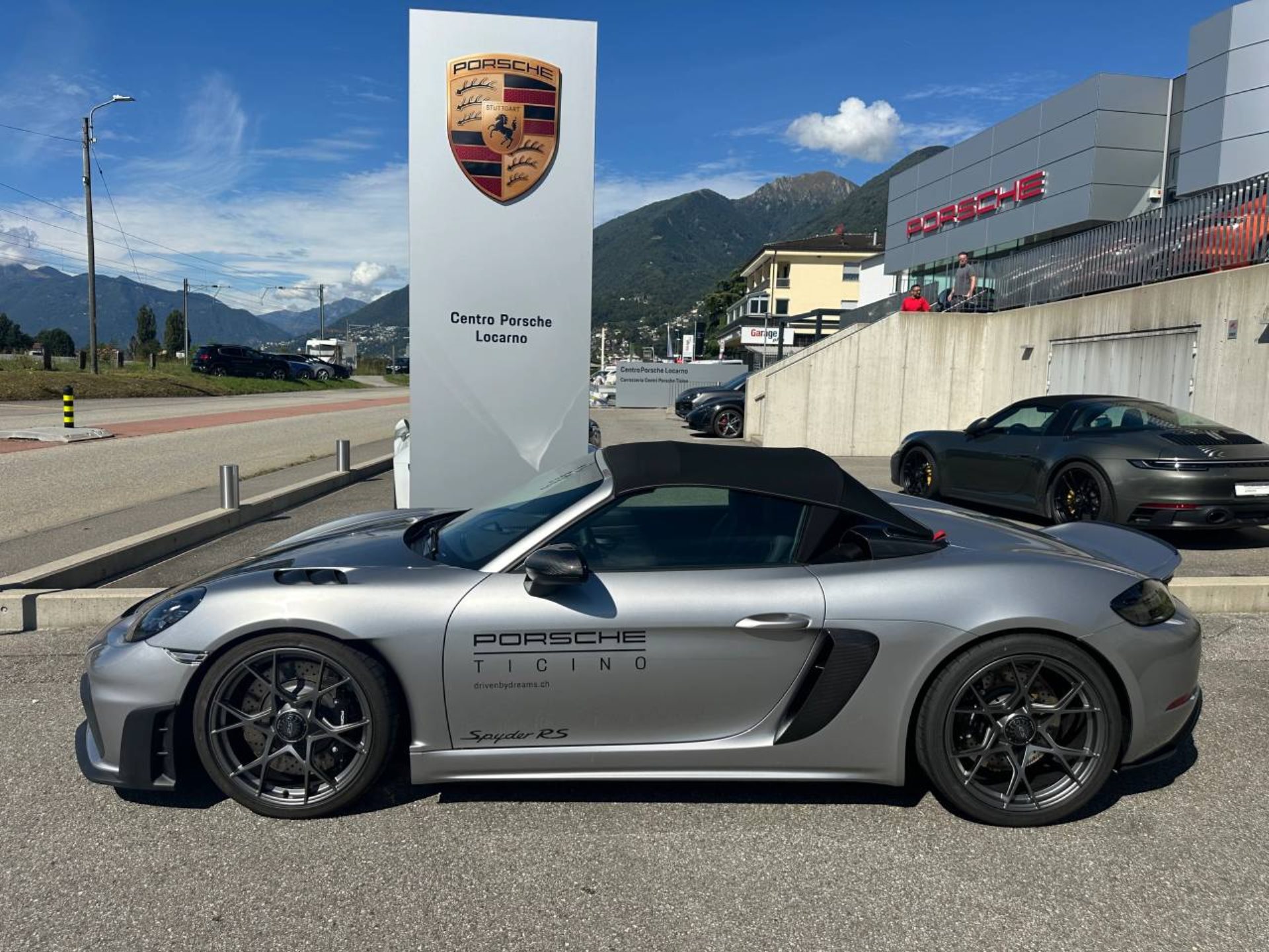 PORSCHE 718 Spyder RS (MY24)-showroom-element-1