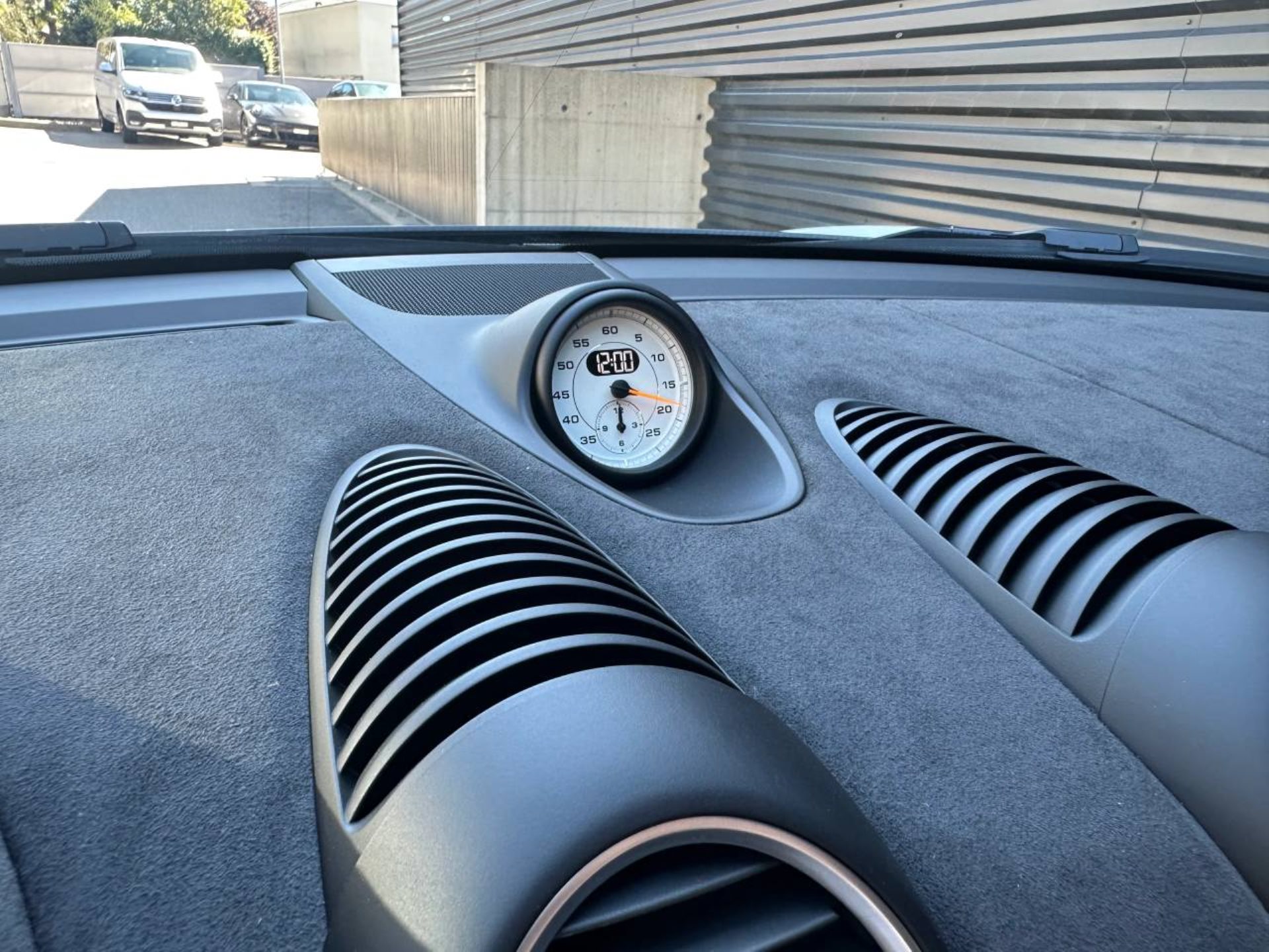 PORSCHE 718 Spyder RS (MY24)-image-28
