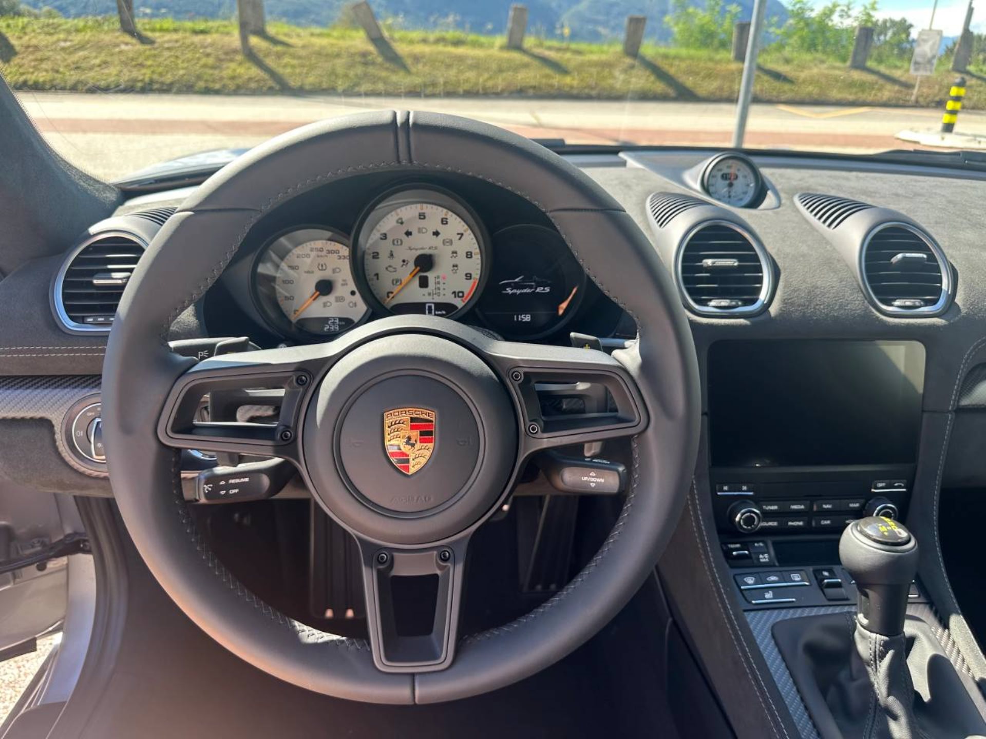 PORSCHE 718 Spyder RS (MY24)-image-16