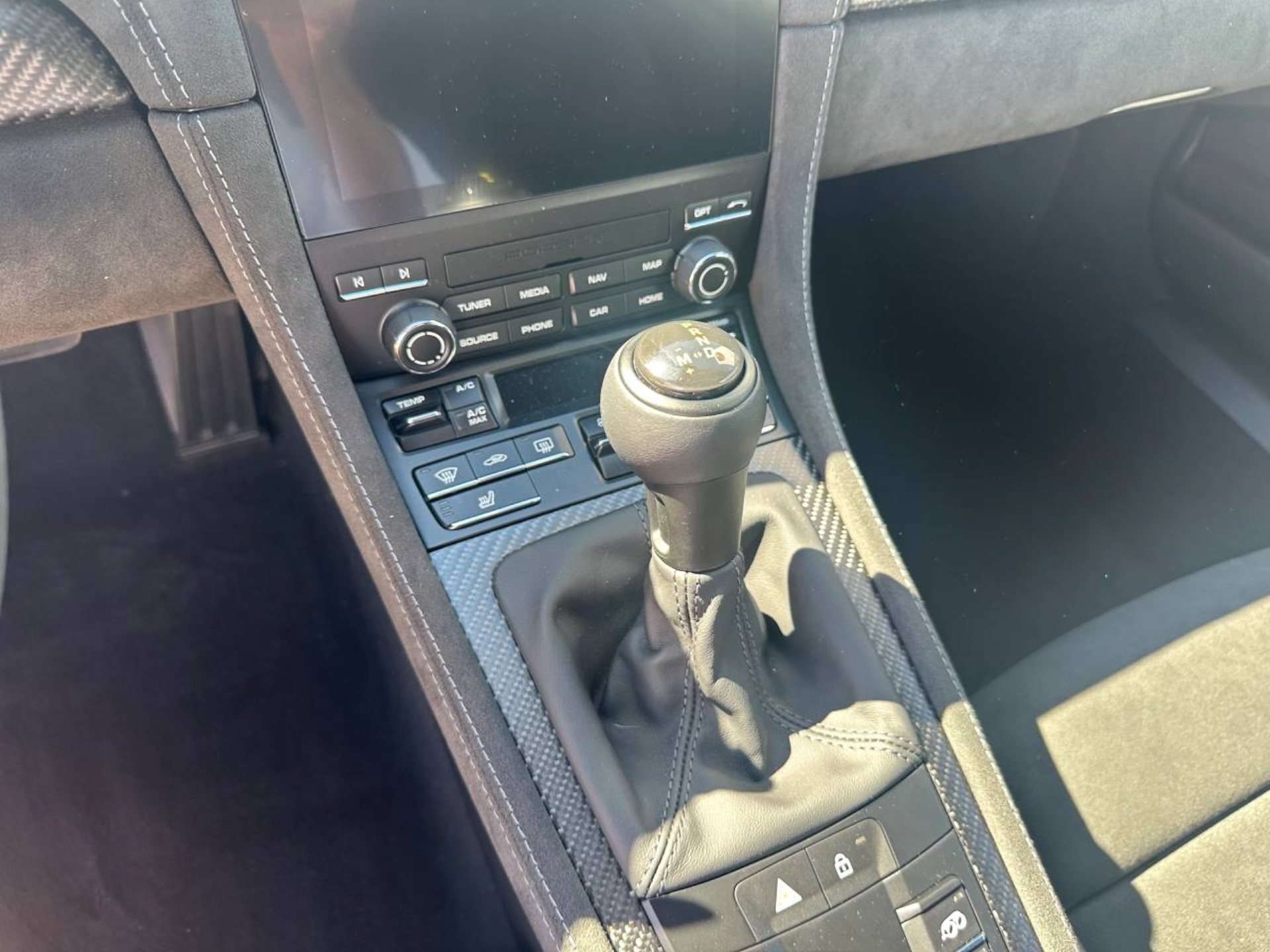 PORSCHE 718 Spyder RS (MY24)-image-27