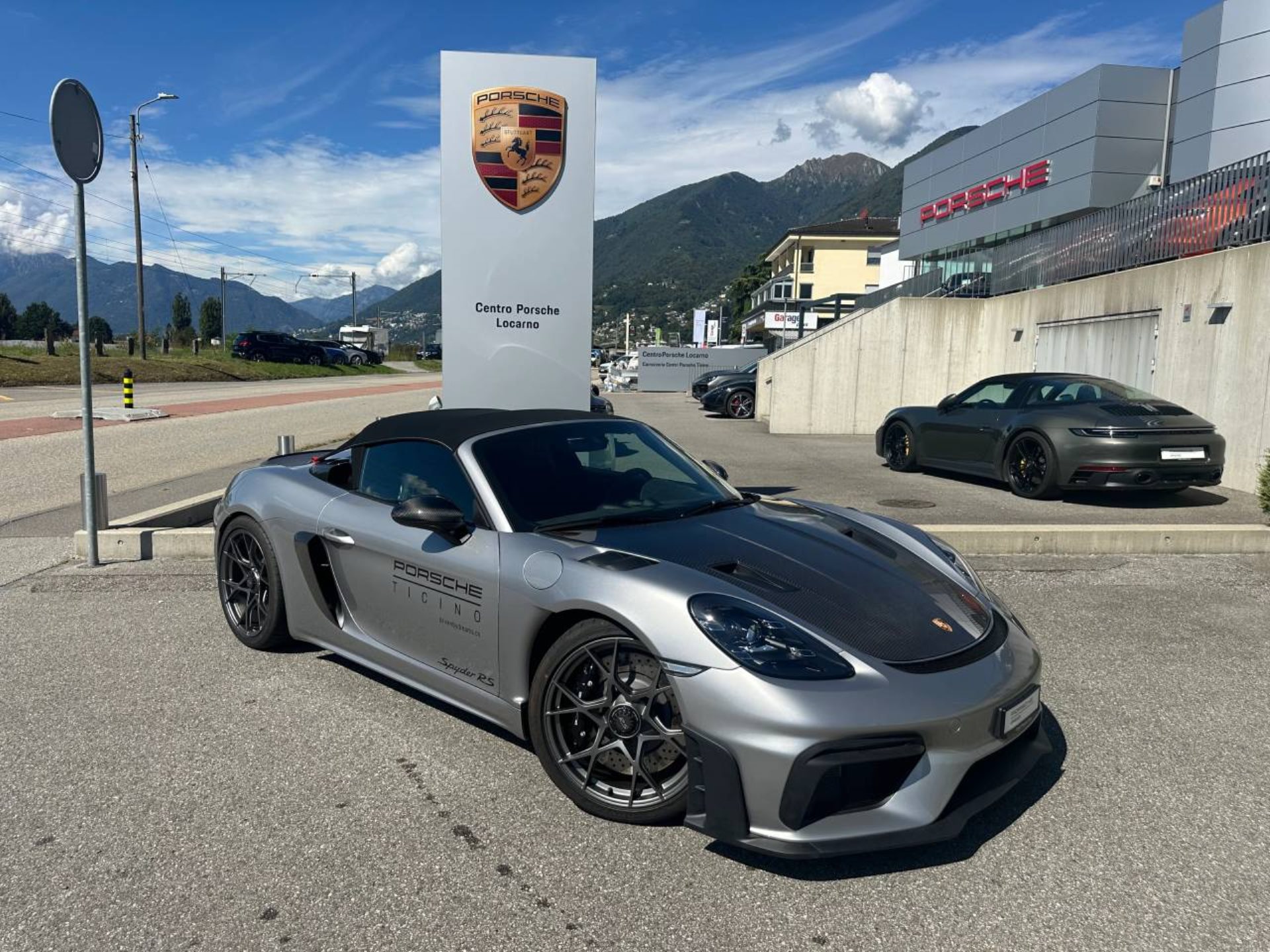 PORSCHE 718 Spyder RS (MY24)-image-8