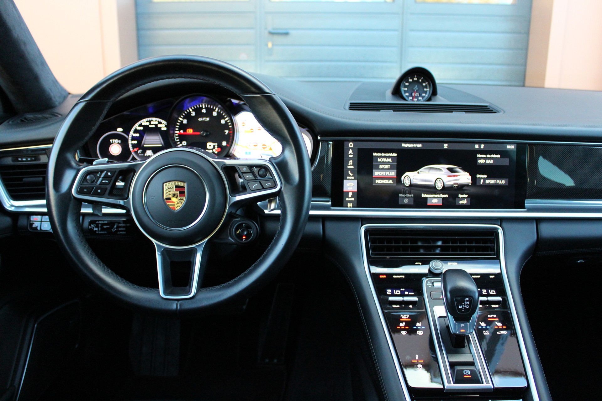 PORSCHE Panamera GTS Sport Turismo PDK - "CH Fahrzeug * Toit Pano * Sport Chrono * Echap. Sport * Toutes Roues Directr. * Caméra 360'"-image-8