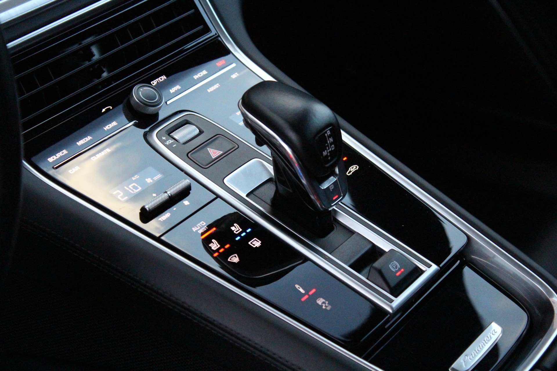 PORSCHE Panamera GTS Sport Turismo PDK - "CH Fahrzeug * Toit Pano * Sport Chrono * Echap. Sport * Toutes Roues Directr. * Caméra 360'"-image-16