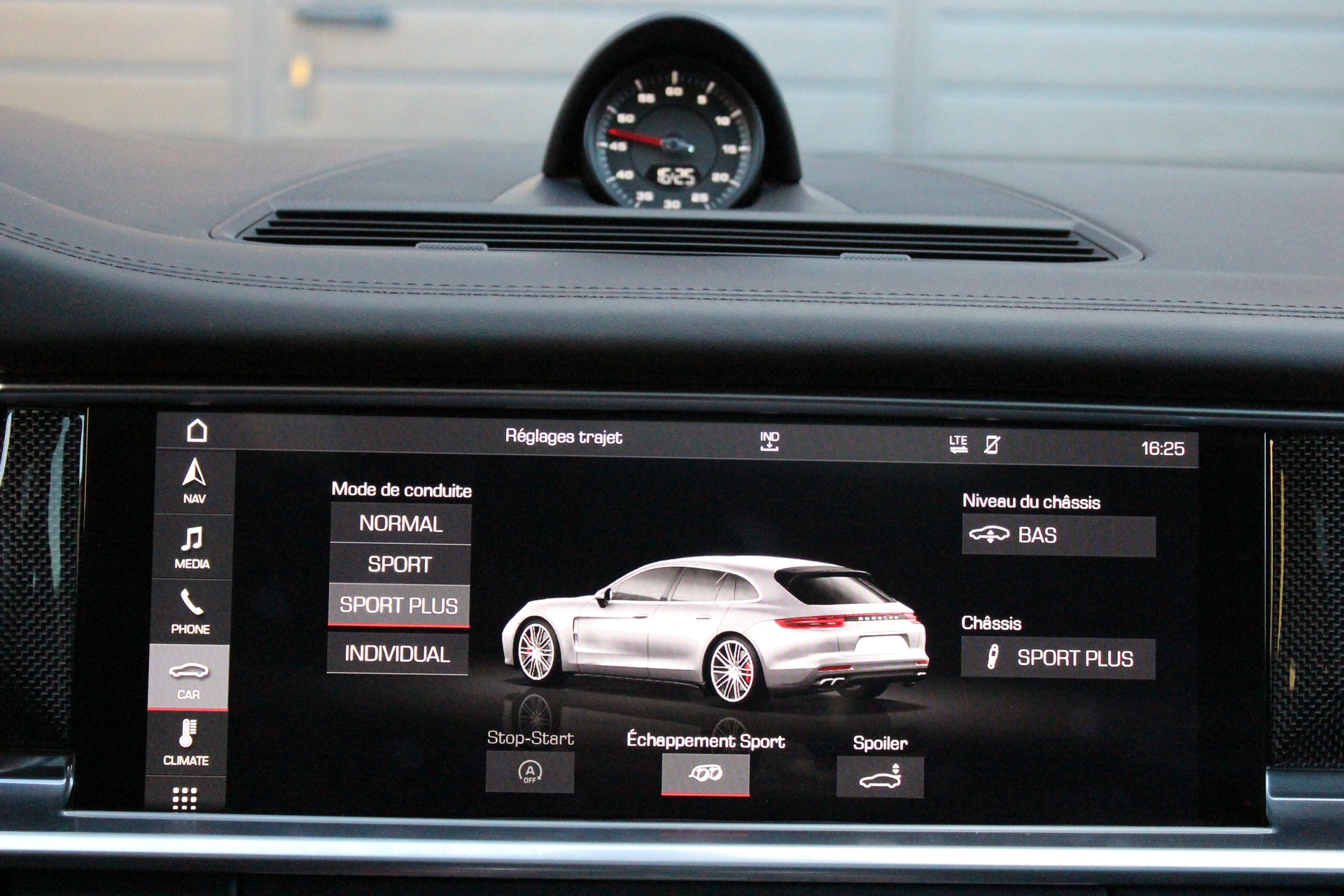 PORSCHE Panamera GTS Sport Turismo PDK - "CH Fahrzeug * Toit Pano * Sport Chrono * Echap. Sport * Toutes Roues Directr. * Caméra 360'"-image-17