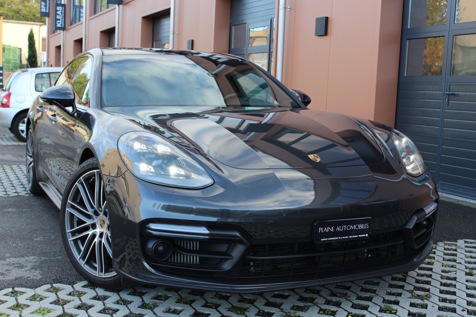 PORSCHE Panamera GTS Sport Turismo PDK - "CH Fahrzeug * Toit Pano * Sport Chrono * Echap. Sport * Toutes Roues Directr. * Caméra 360'"-image-2