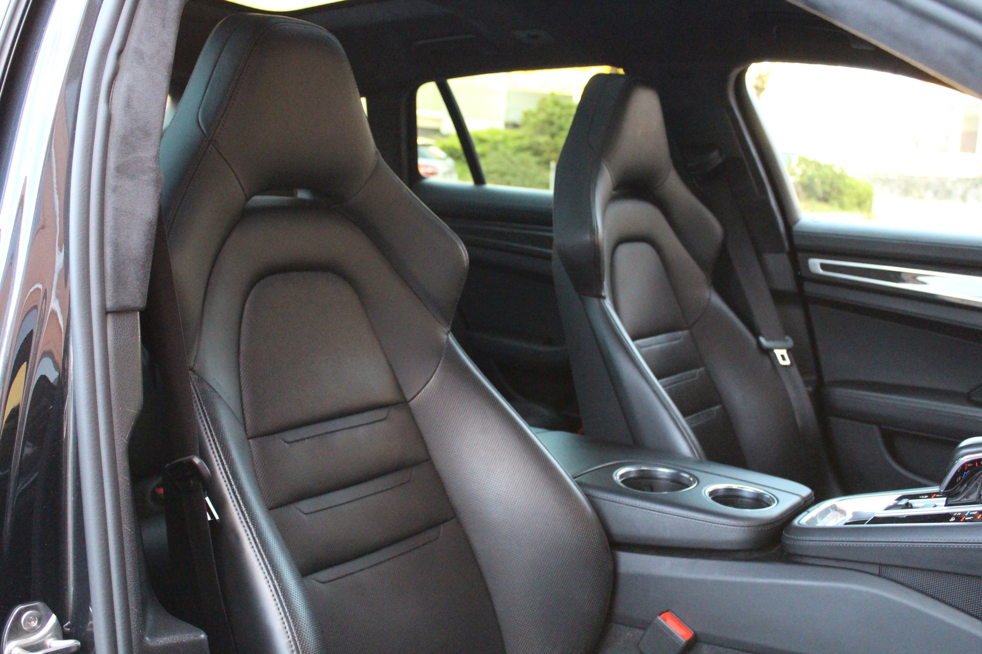 PORSCHE Panamera GTS Sport Turismo PDK - "CH Fahrzeug * Toit Pano * Sport Chrono * Echap. Sport * Toutes Roues Directr. * Caméra 360'"-image-25