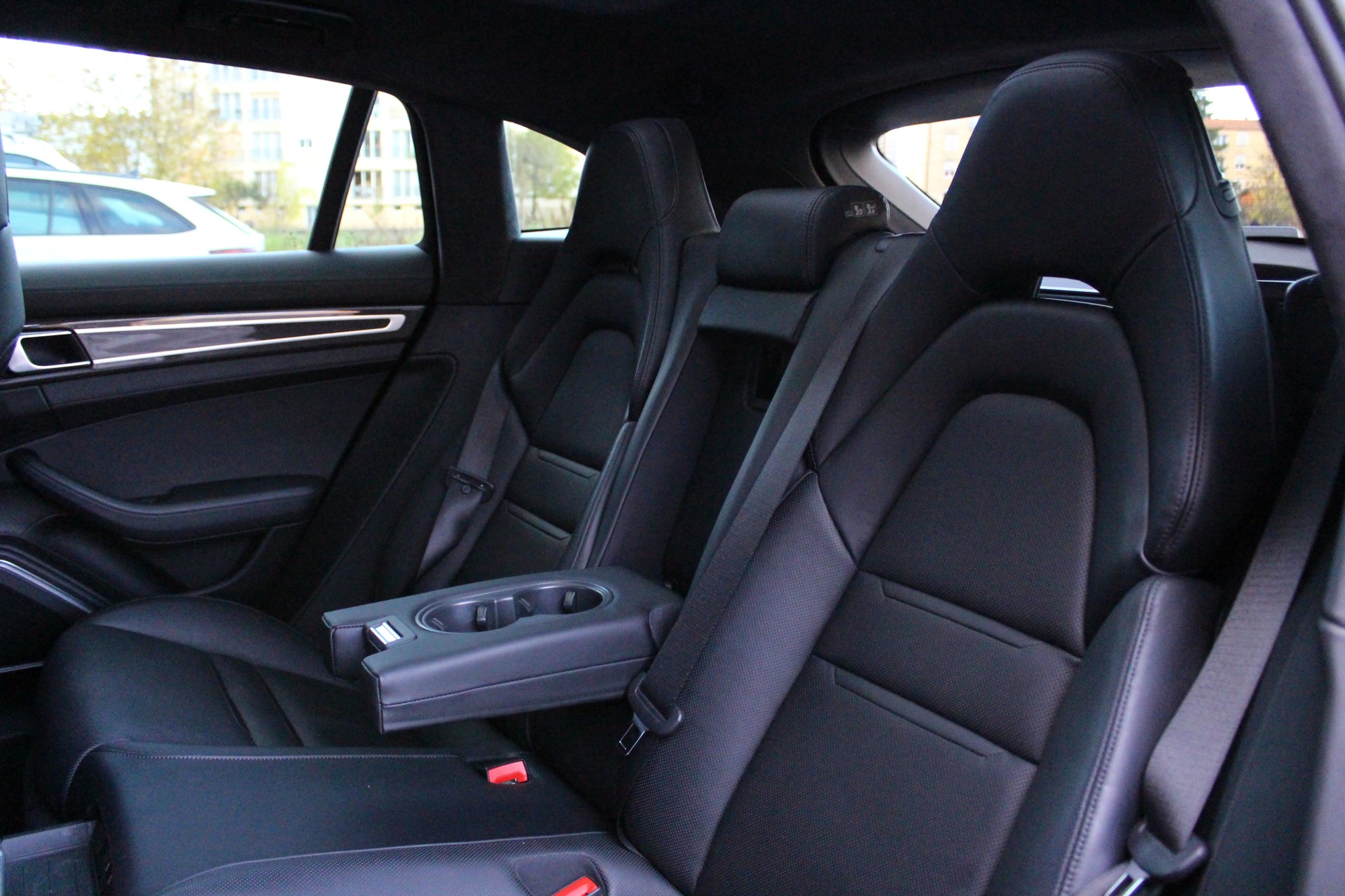 PORSCHE Panamera GTS Sport Turismo PDK - "CH Fahrzeug * Toit Pano * Sport Chrono * Echap. Sport * Toutes Roues Directr. * Caméra 360'"-image-28