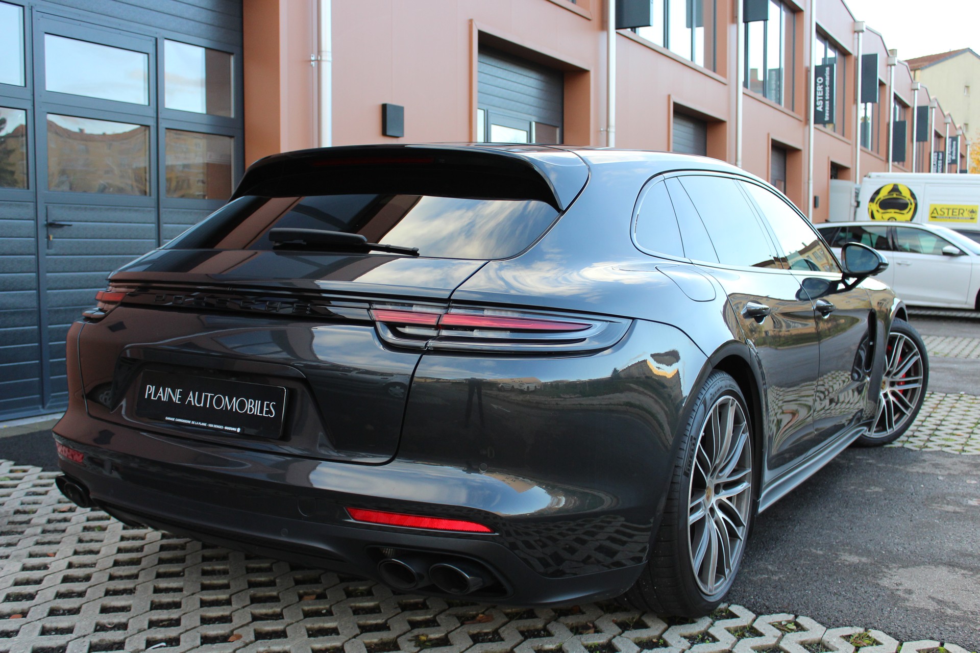 PORSCHE Panamera GTS Sport Turismo PDK - "CH Fahrzeug * Toit Pano * Sport Chrono * Echap. Sport * Toutes Roues Directr. * Caméra 360'"-image-5