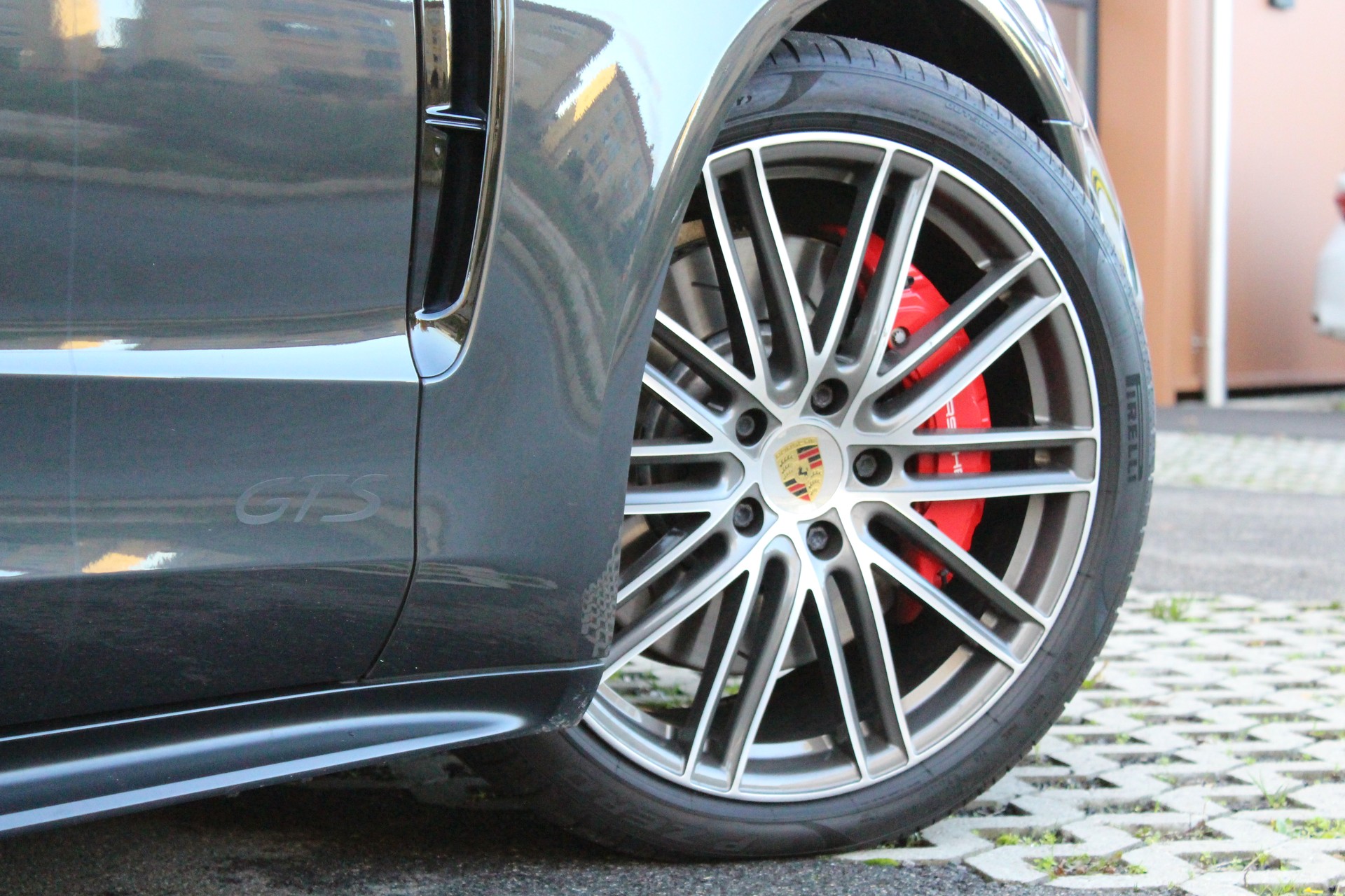 PORSCHE Panamera GTS Sport Turismo PDK - "CH Fahrzeug * Toit Pano * Sport Chrono * Echap. Sport * Toutes Roues Directr. * Caméra 360'"-image-4