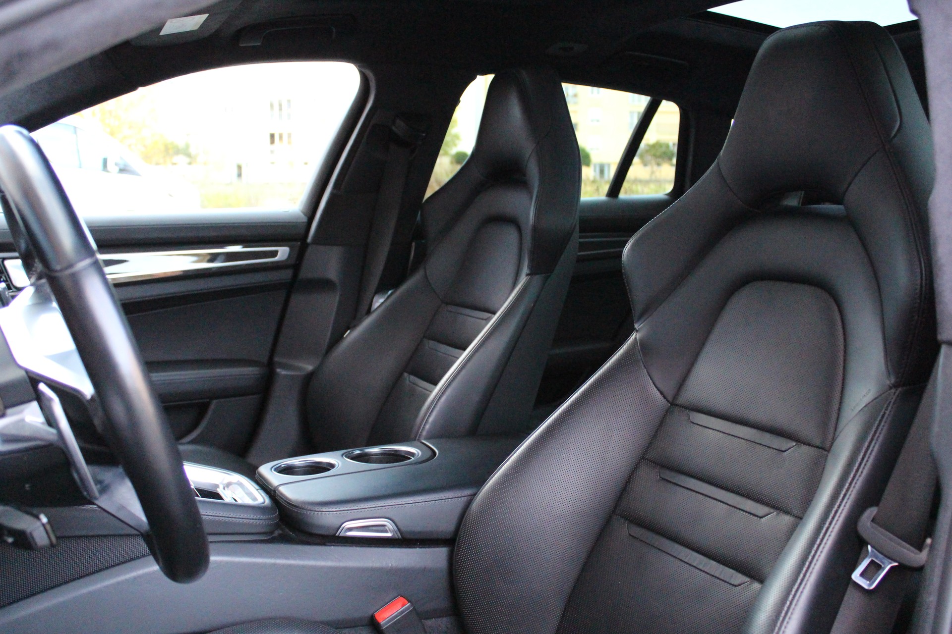 PORSCHE Panamera GTS Sport Turismo PDK - "CH Fahrzeug * Toit Pano * Sport Chrono * Echap. Sport * Toutes Roues Directr. * Caméra 360'"-image-24