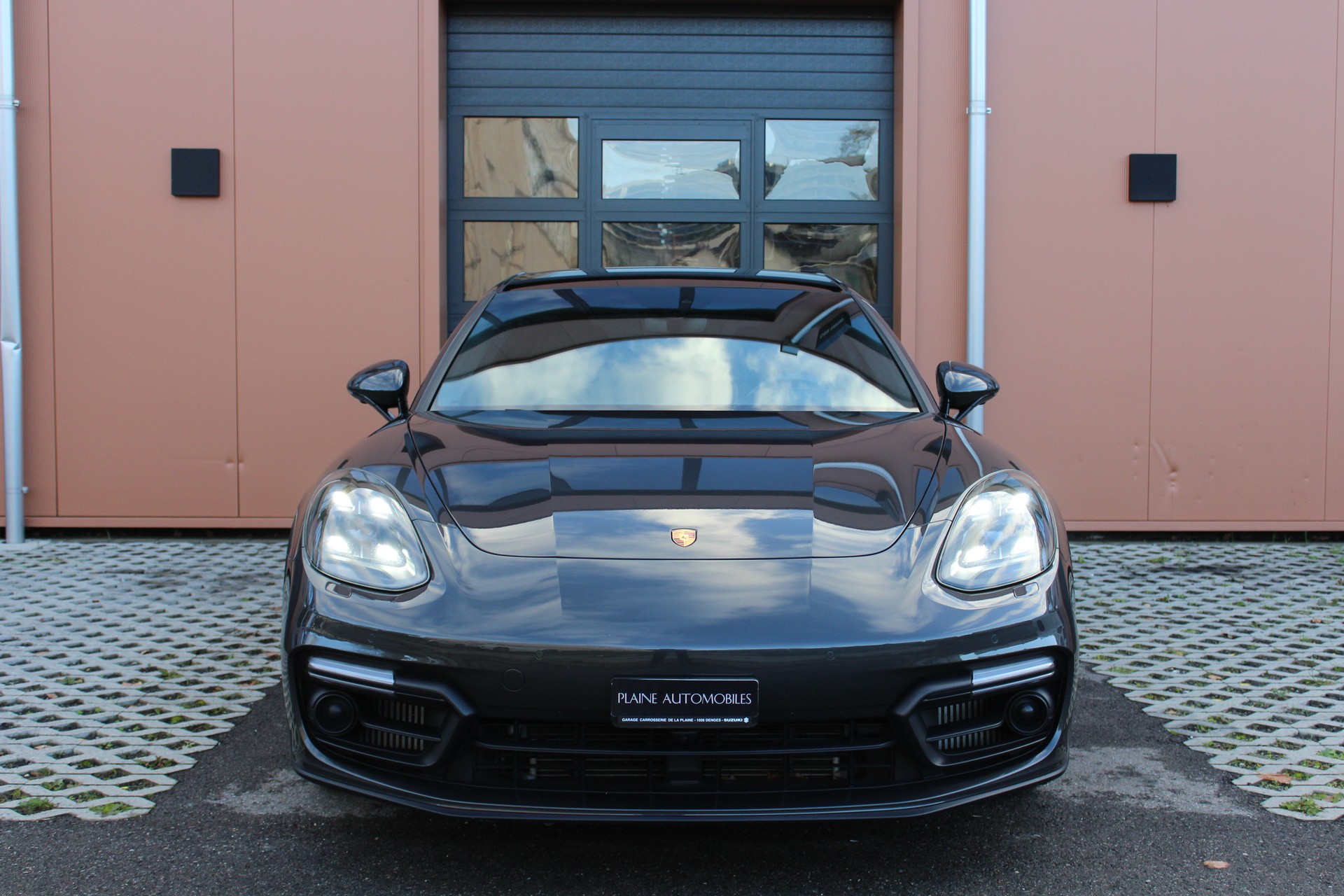 PORSCHE Panamera GTS Sport Turismo PDK - "CH Fahrzeug * Toit Pano * Sport Chrono * Echap. Sport * Toutes Roues Directr. * Caméra 360'"-image-1