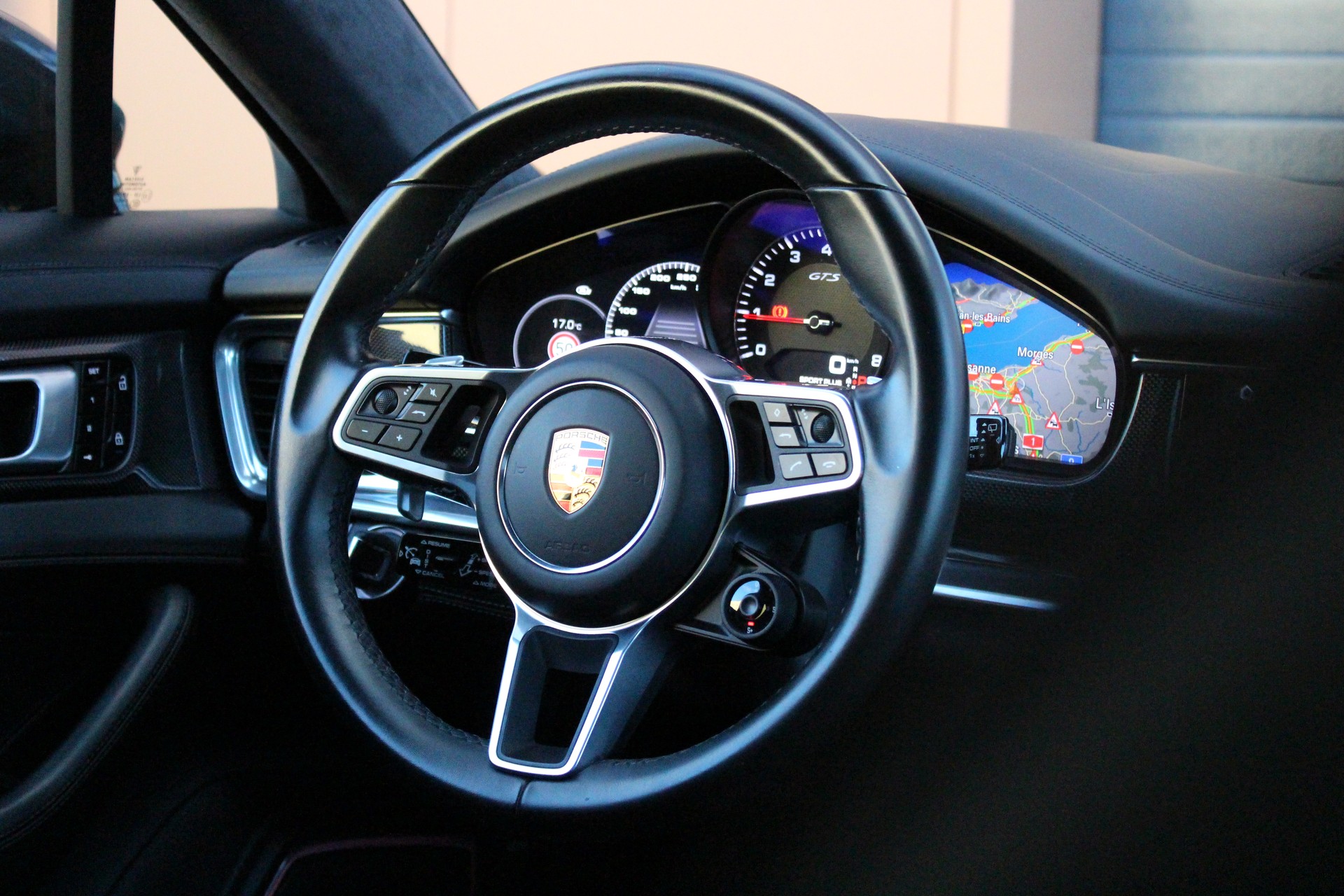 PORSCHE Panamera GTS Sport Turismo PDK - "CH Fahrzeug * Toit Pano * Sport Chrono * Echap. Sport * Toutes Roues Directr. * Caméra 360'"-image-9