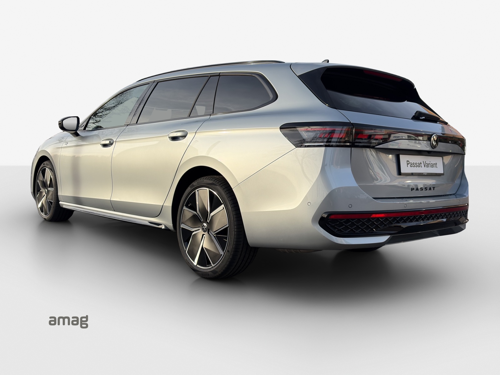 VW Passat Variant 2.0 TSI evo4 R-Line 4 Motion DSG-image-2