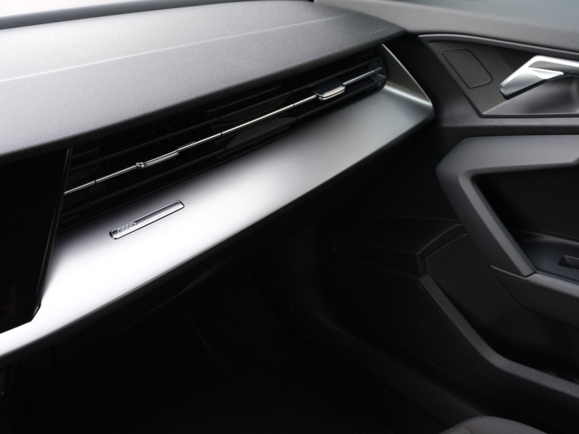 AUDI Audi A3 Limousine 30TFSI-image-18