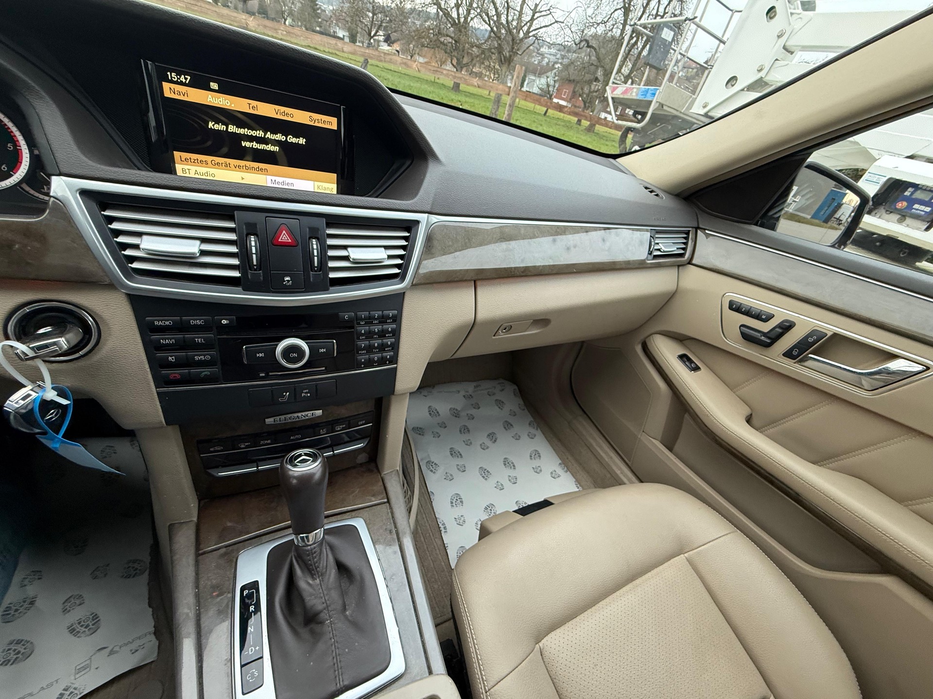 MERCEDES-BENZ E 250 CDI BlueEfficiency Elégance Automatic-image-16