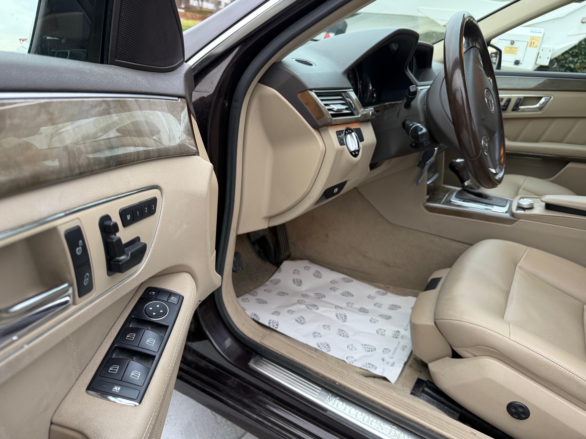 MERCEDES-BENZ E 250 CDI BlueEfficiency Elégance Automatic-image-10