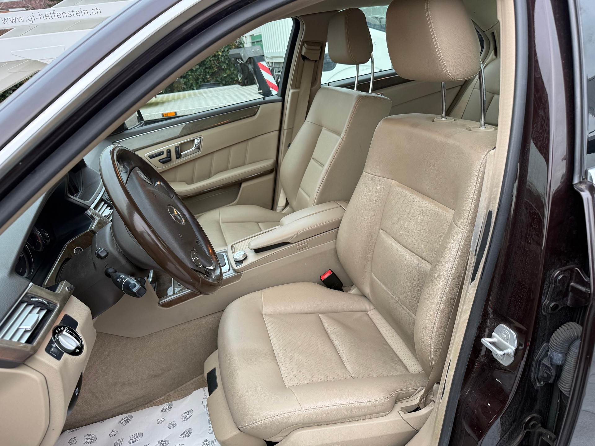 MERCEDES-BENZ E 250 CDI BlueEfficiency Elégance Automatic-image-8
