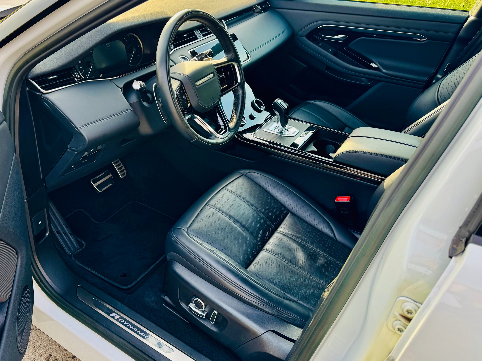 LAND ROVER Range Rover Evoque R-Dynamic D 200 MHEV HSE AT9-image-10
