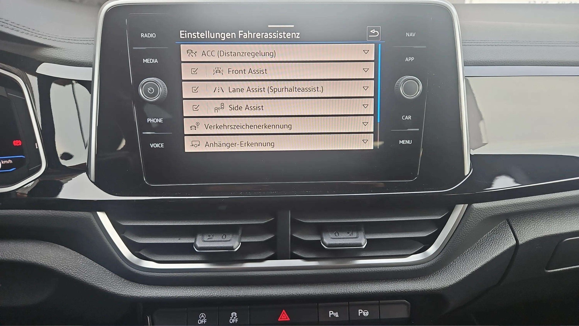 VW T-Roc 2.0 TSI R DSG 4Motion (Facelift) mit El. Ledersitze & AHK-image-21