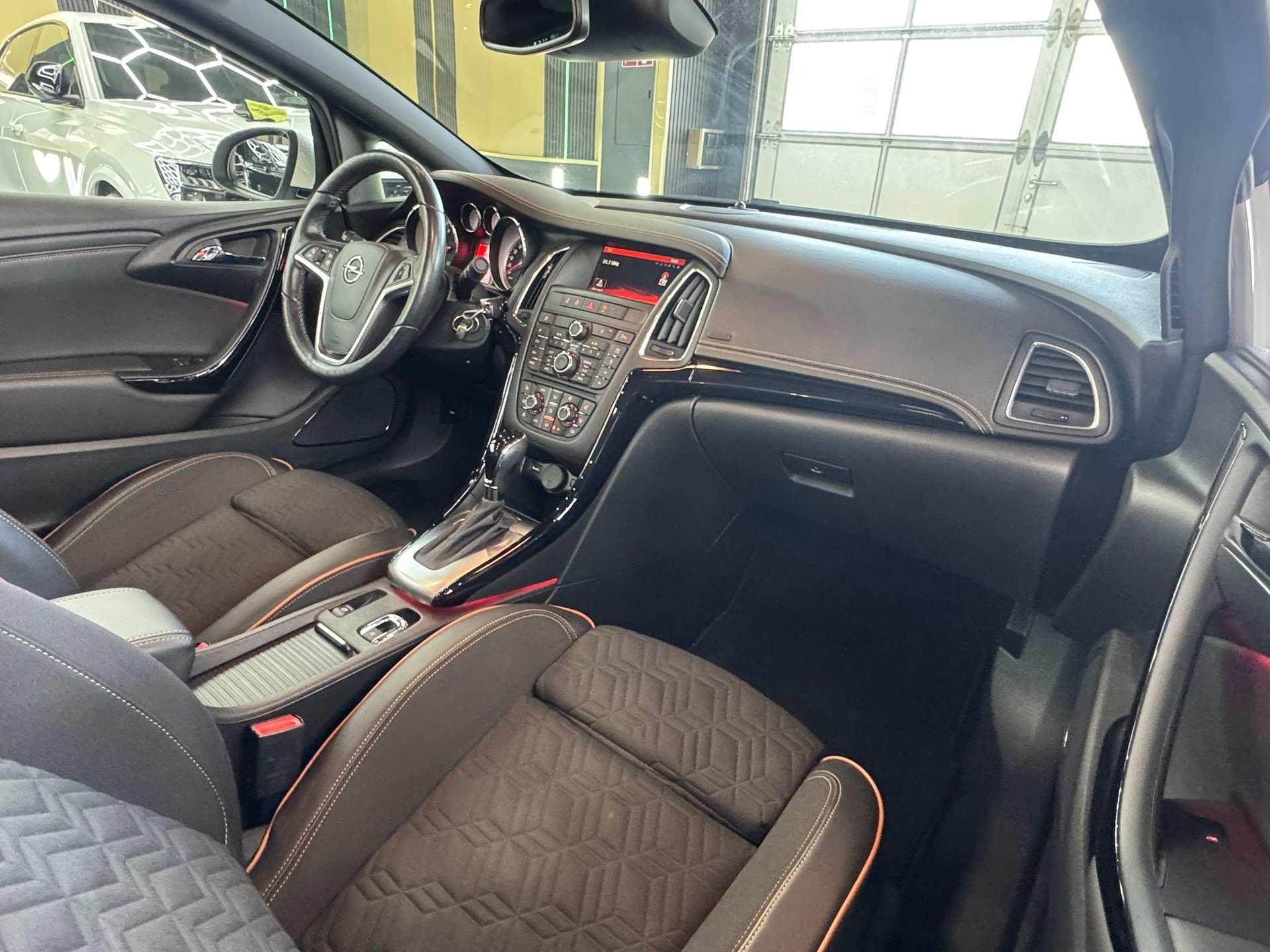 OPEL Cascada 1.6i 16V Supreme Automat-image-10