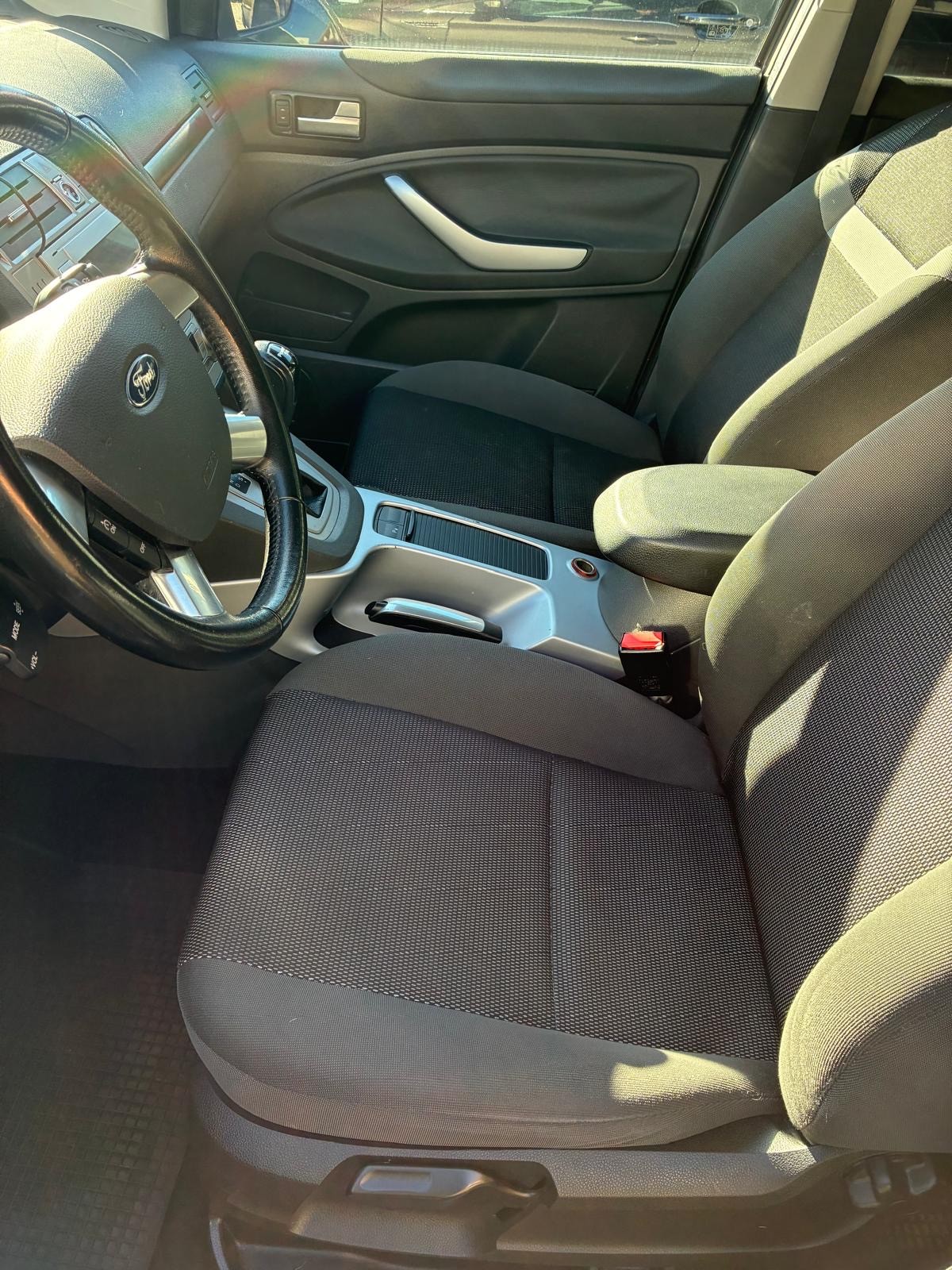 FORD Kuga 2.0 TDCi Titanium 4WD PowerShift-image-8
