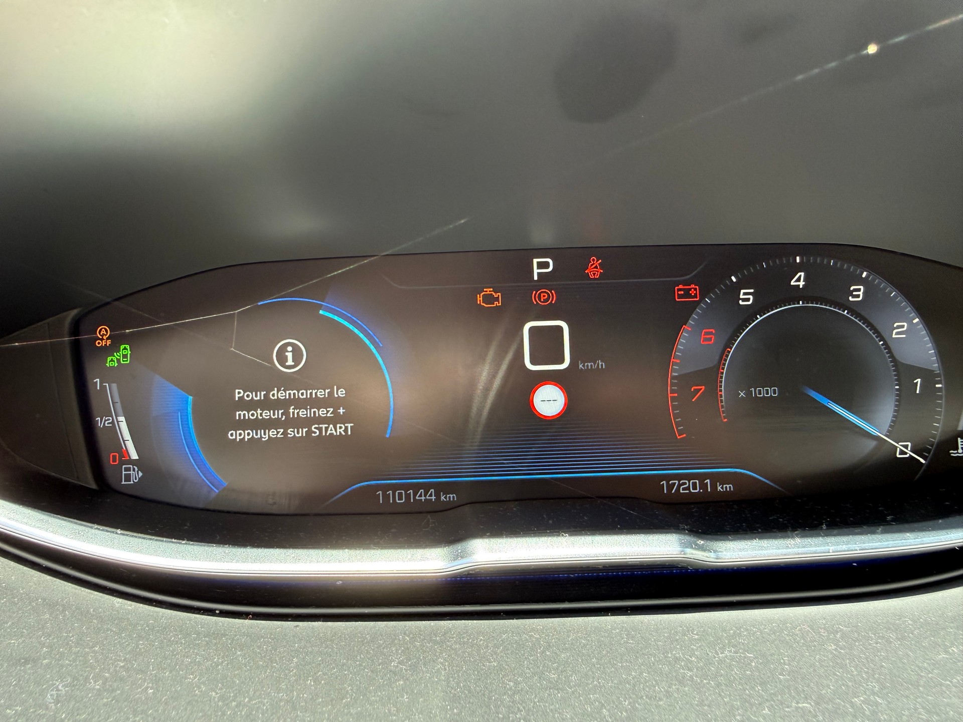 PEUGEOT 5008 1.2 Pure Tech Allure EAT8-image-5