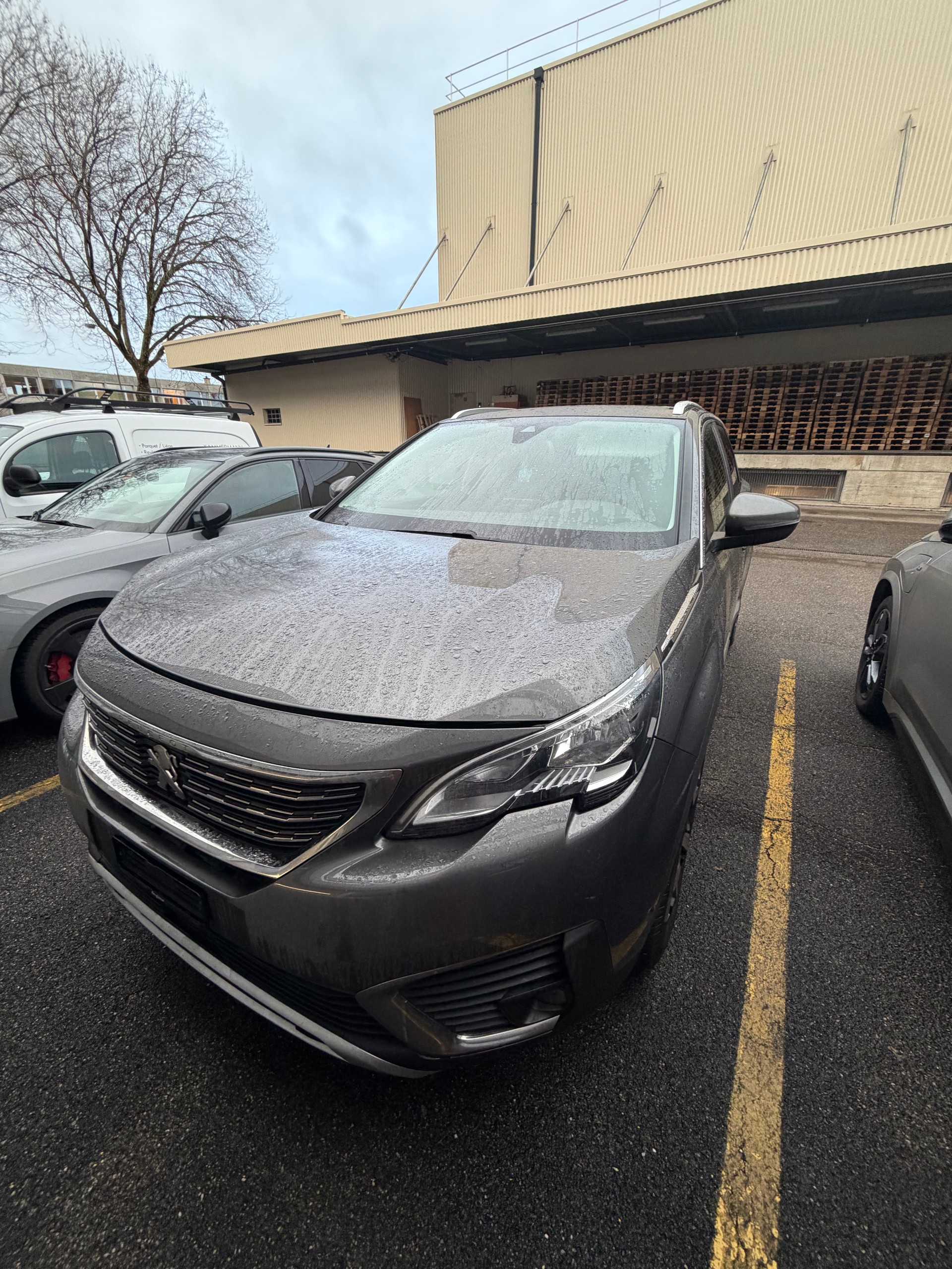 PEUGEOT 5008 1.2 Pure Tech Allure EAT8-image-0