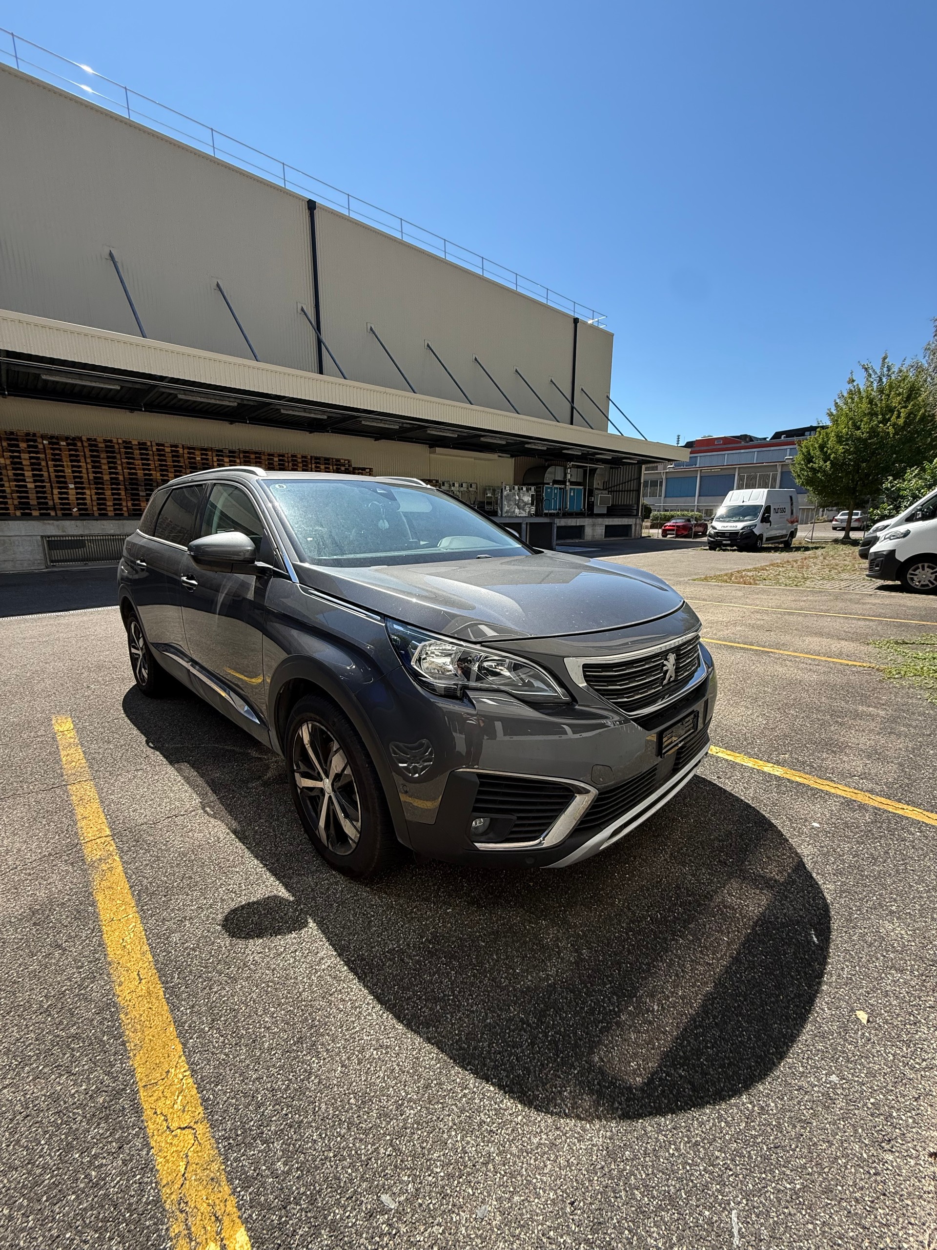 PEUGEOT 5008 1.2 Pure Tech Allure EAT8-image-2