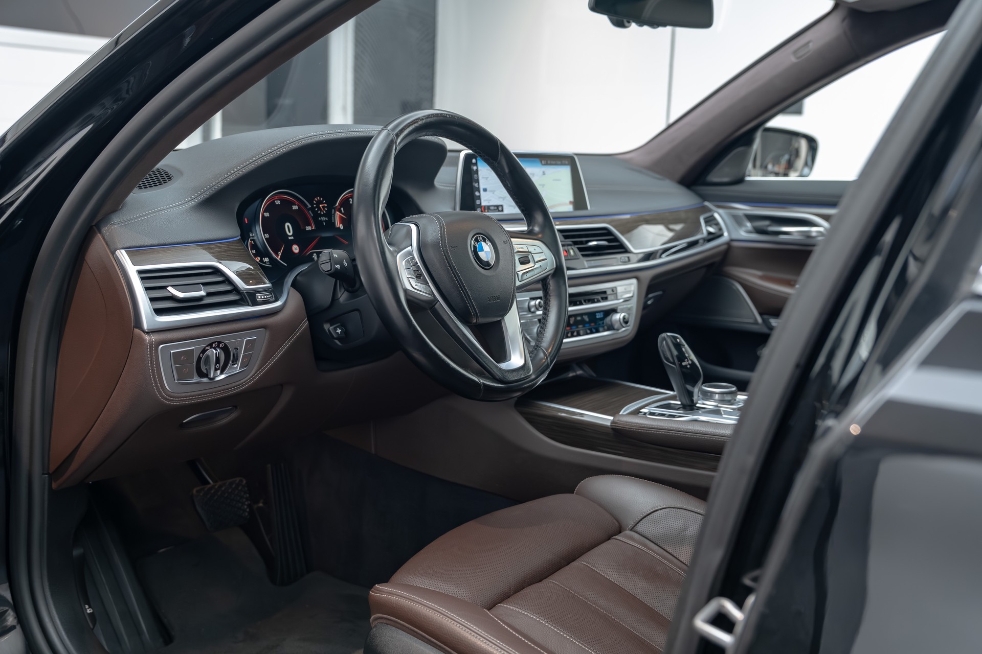 BMW 730Ld xDrive Steptronic-image-12