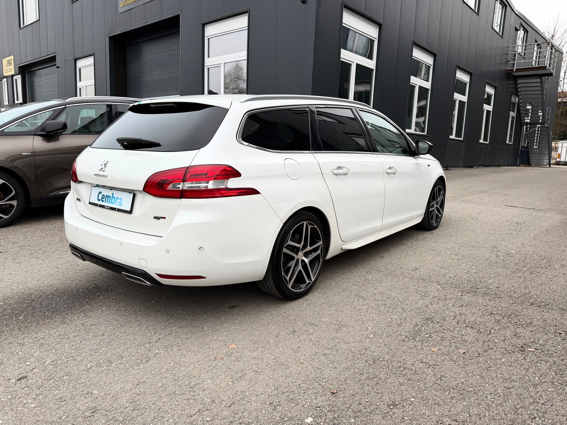 PEUGEOT 308 SW 2.0 BlueHDI GT Automatic-image-5