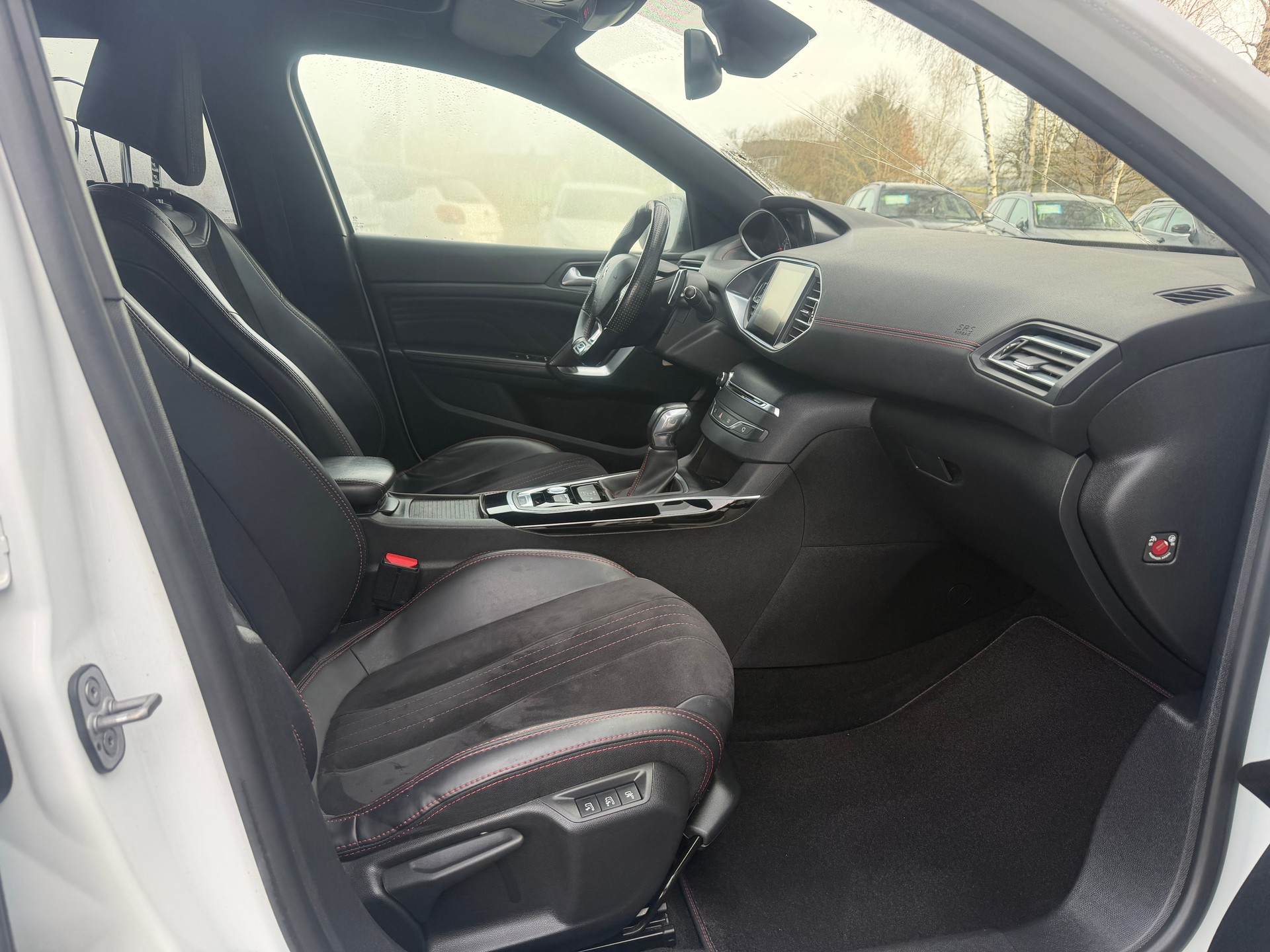 PEUGEOT 308 SW 2.0 BlueHDI GT Automatic-image-9